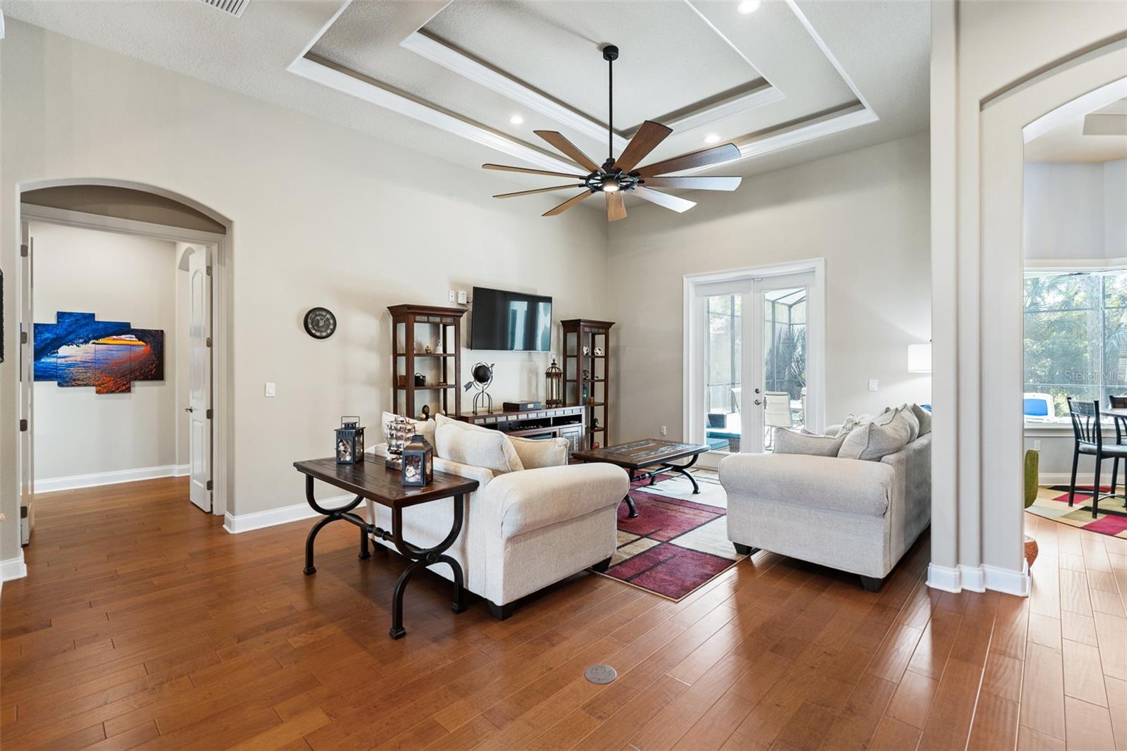 Image 5 of 92 For 2 Humming Bird Circle