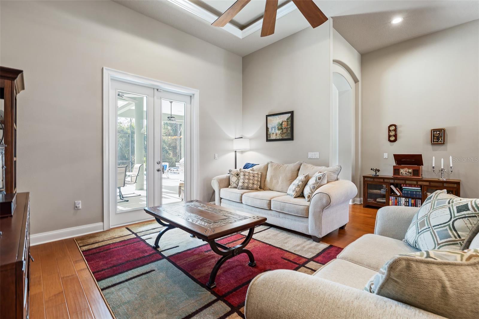 Image 6 of 92 For 2 Humming Bird Circle