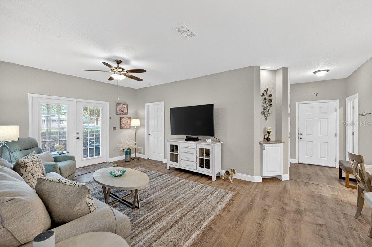 Image 4 of 46 For 830 Airport Road 701