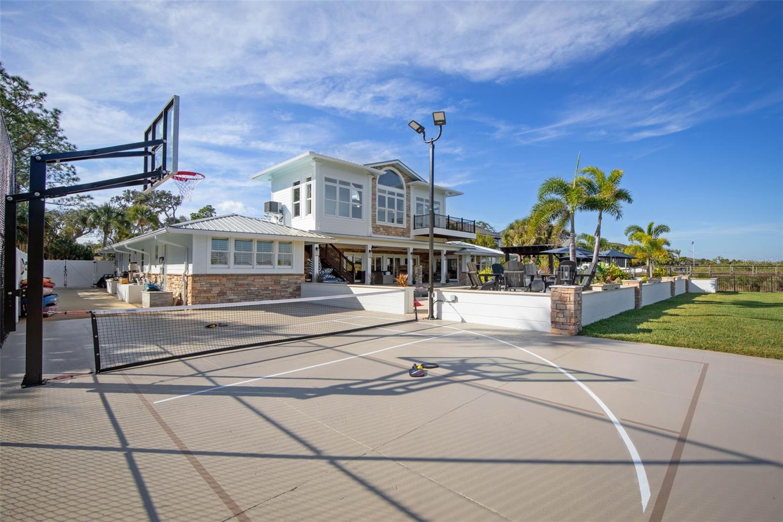 Image 11 of 99 For 1640 Lambert Avenue