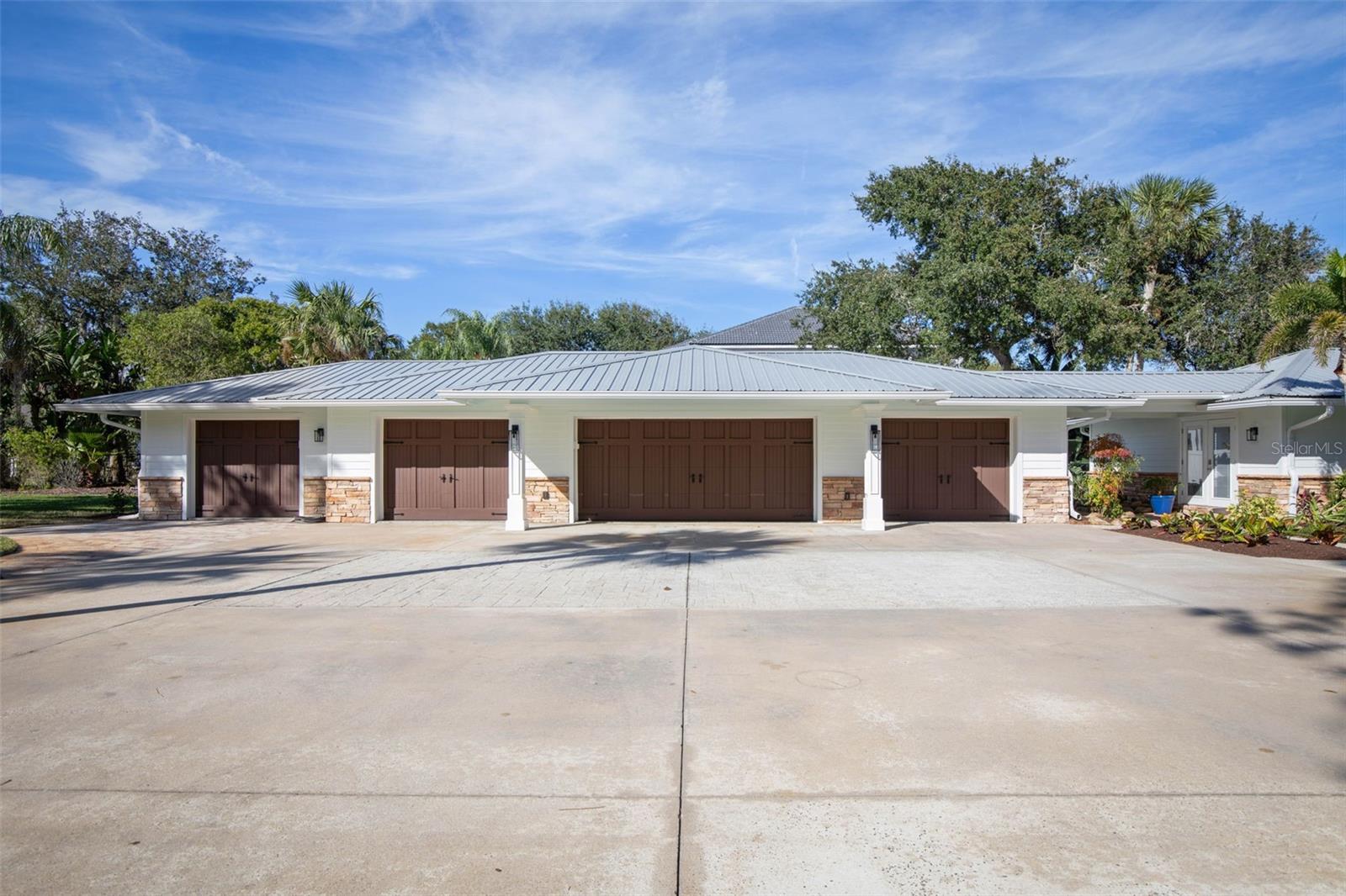 Image 18 of 99 For 1640 Lambert Avenue