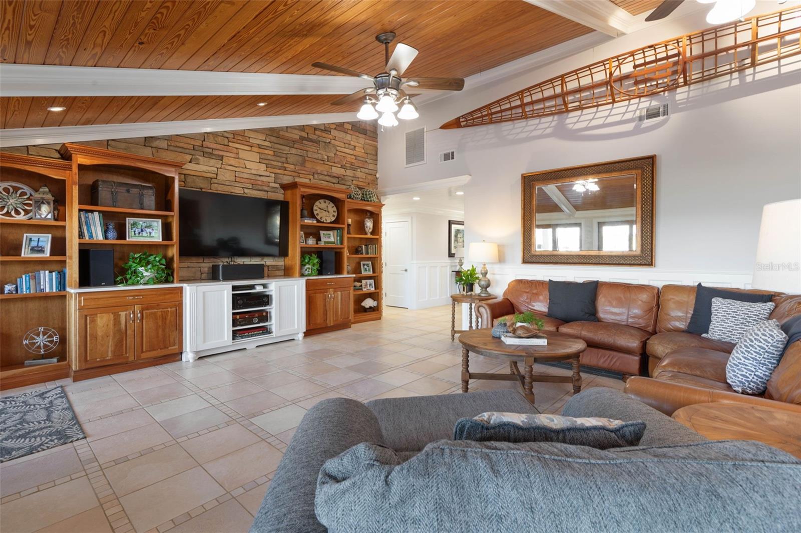 Image 23 of 99 For 1640 Lambert Avenue