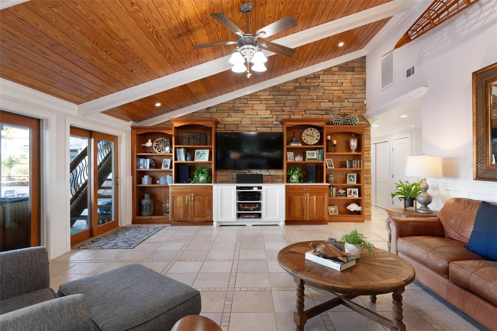 Image 24 of 99 For 1640 Lambert Avenue