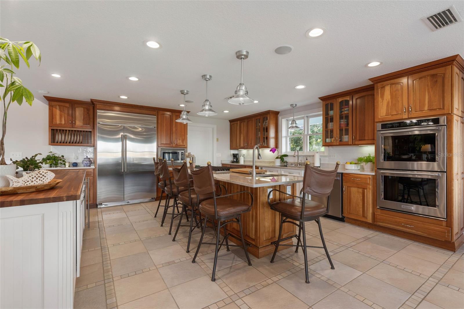 Image 32 of 99 For 1640 Lambert Avenue