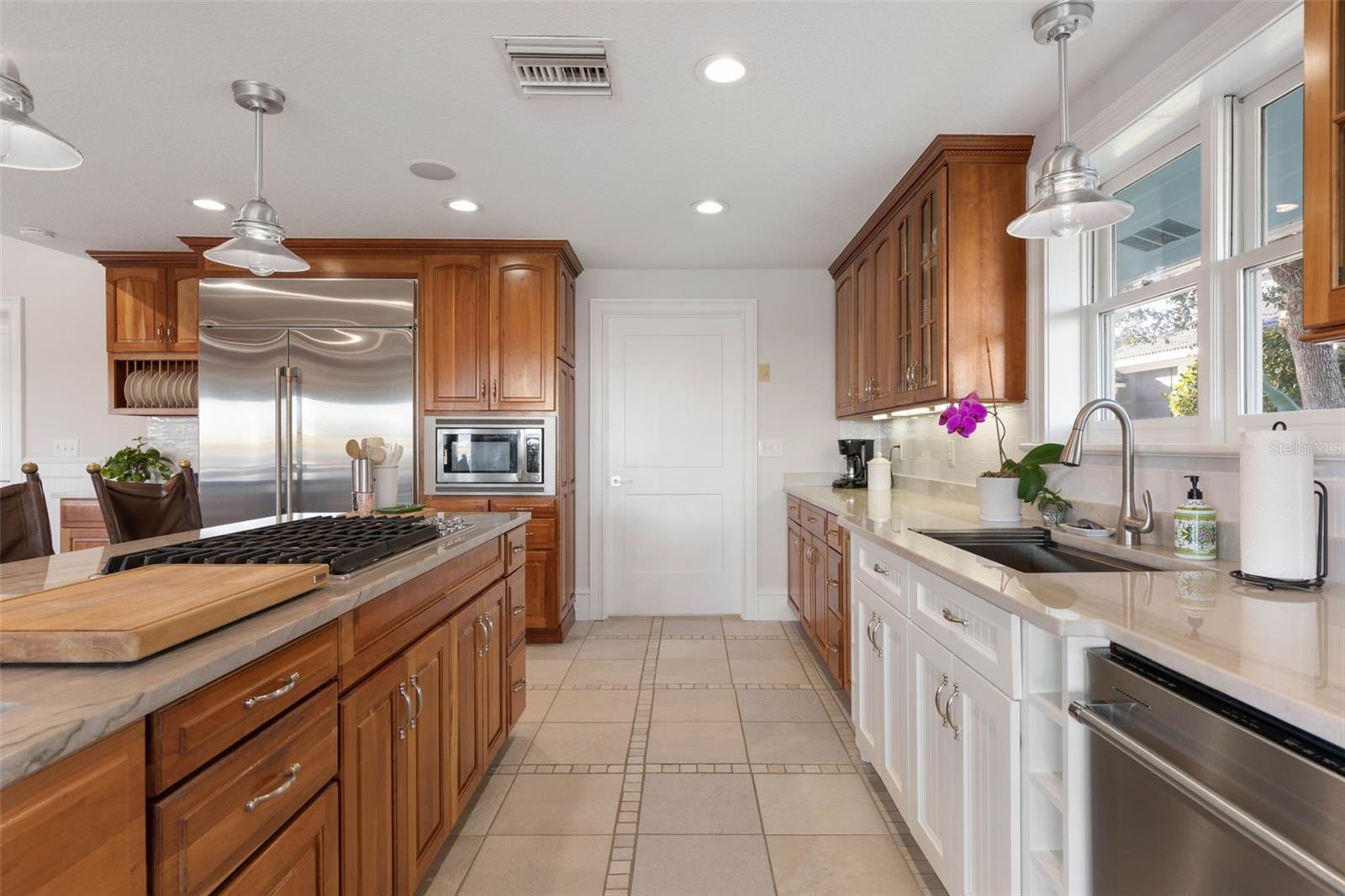 Image 33 of 99 For 1640 Lambert Avenue