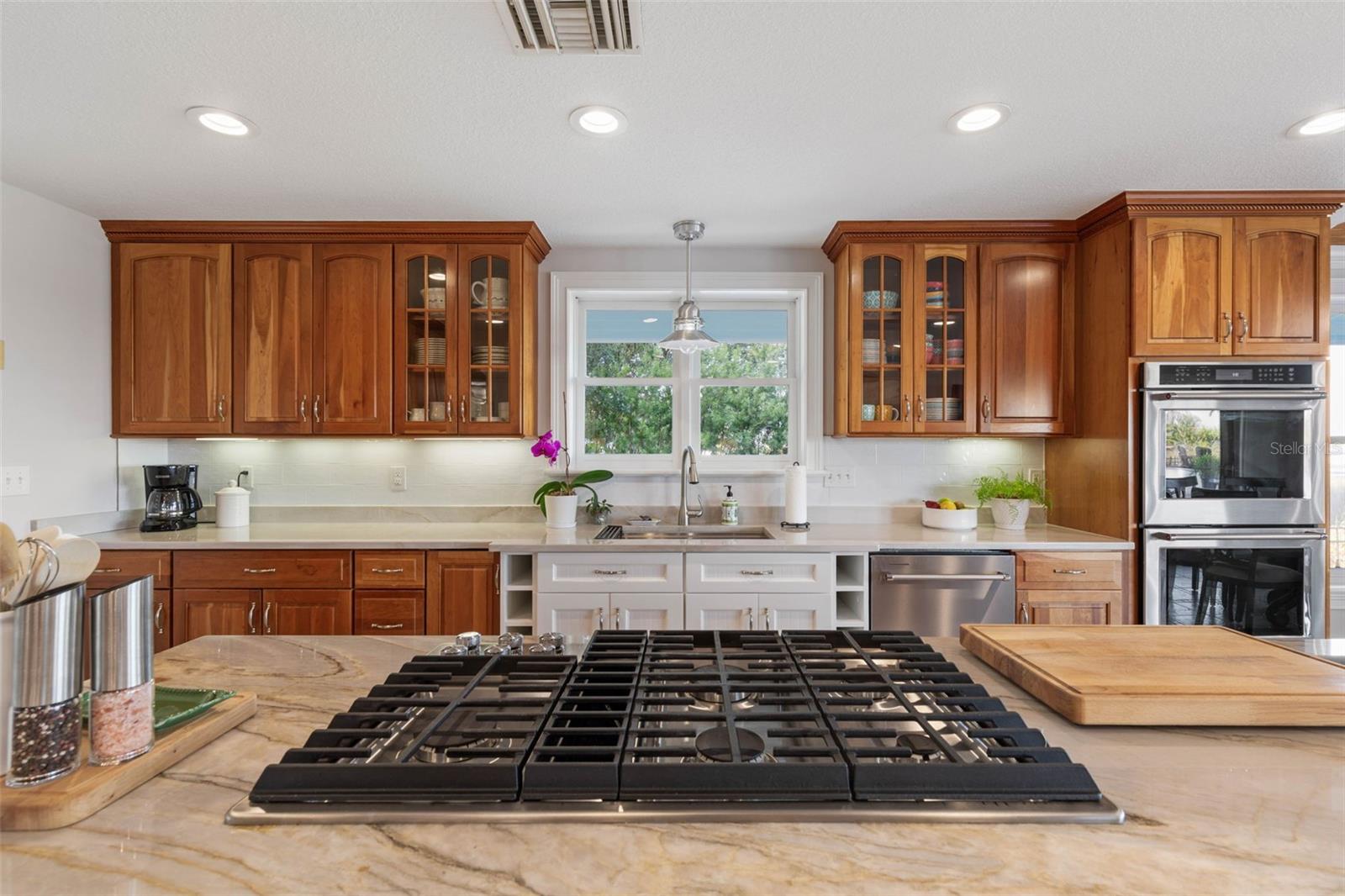 Image 35 of 99 For 1640 Lambert Avenue