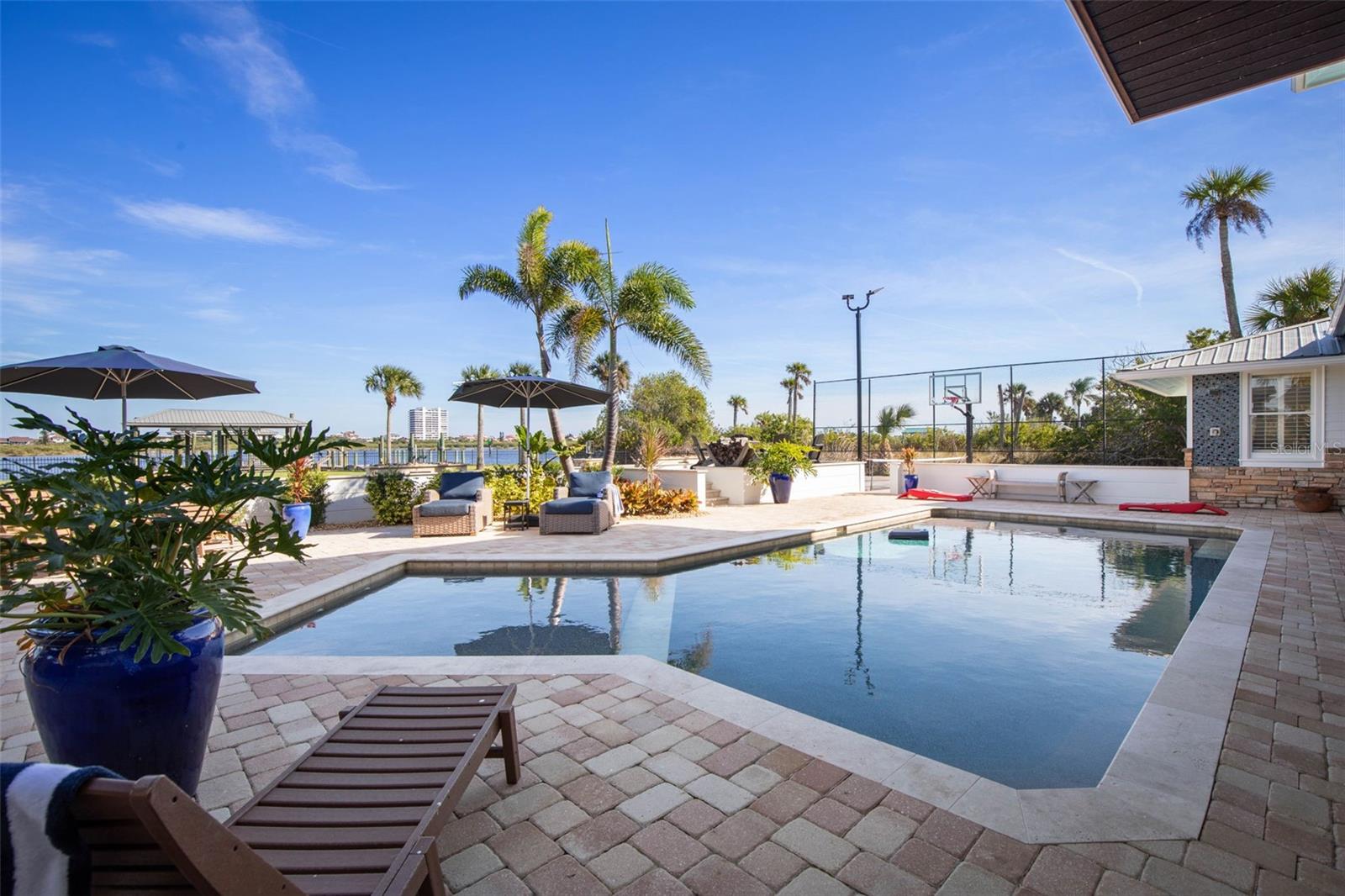 Image 39 of 99 For 1640 Lambert Avenue