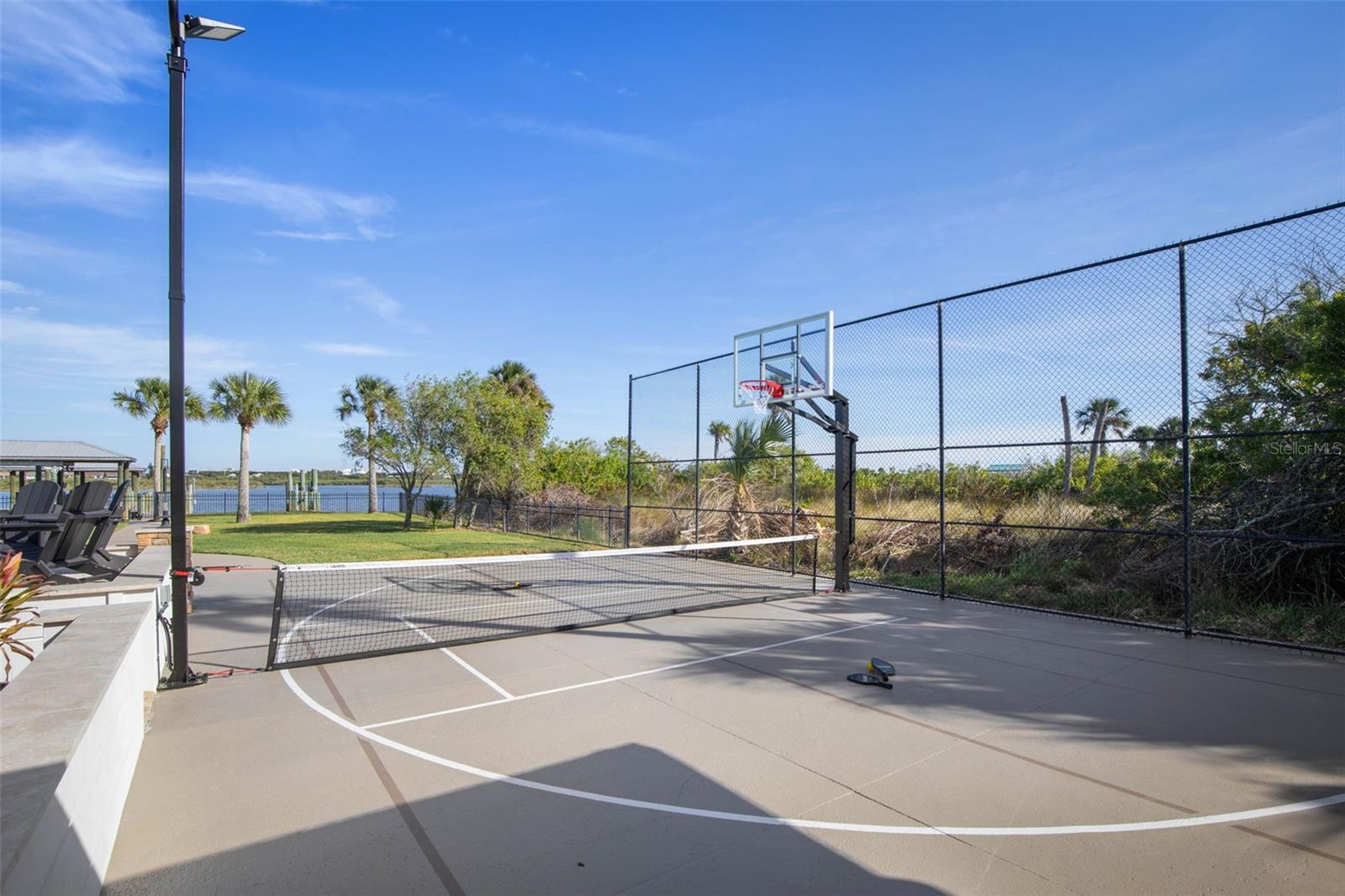 Image 41 of 99 For 1640 Lambert Avenue