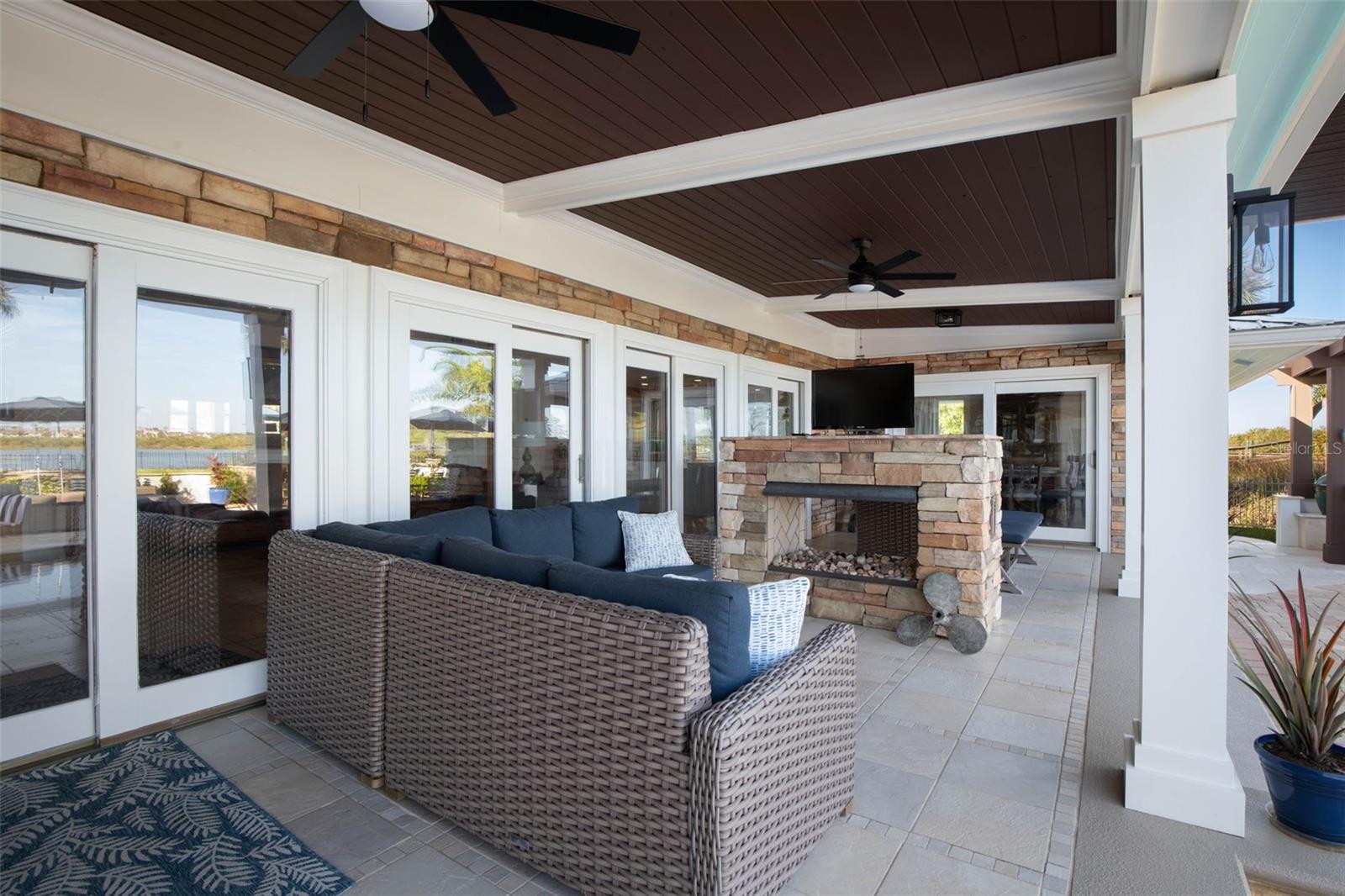 Image 43 of 99 For 1640 Lambert Avenue