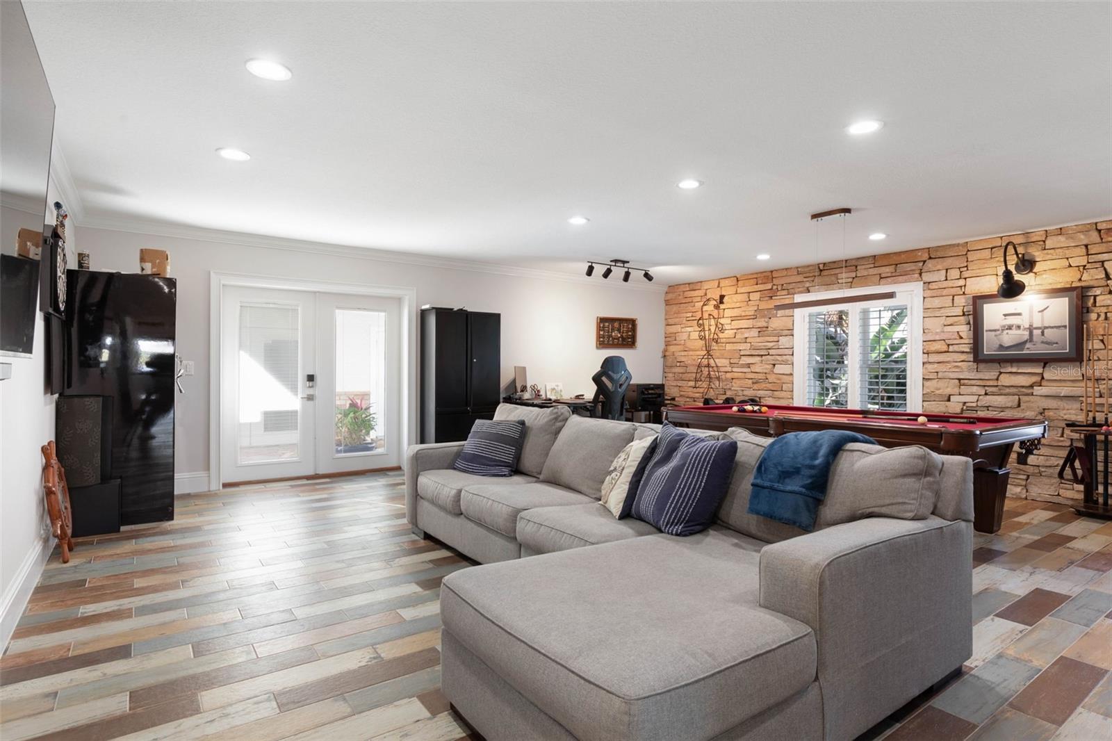 Image 46 of 99 For 1640 Lambert Avenue