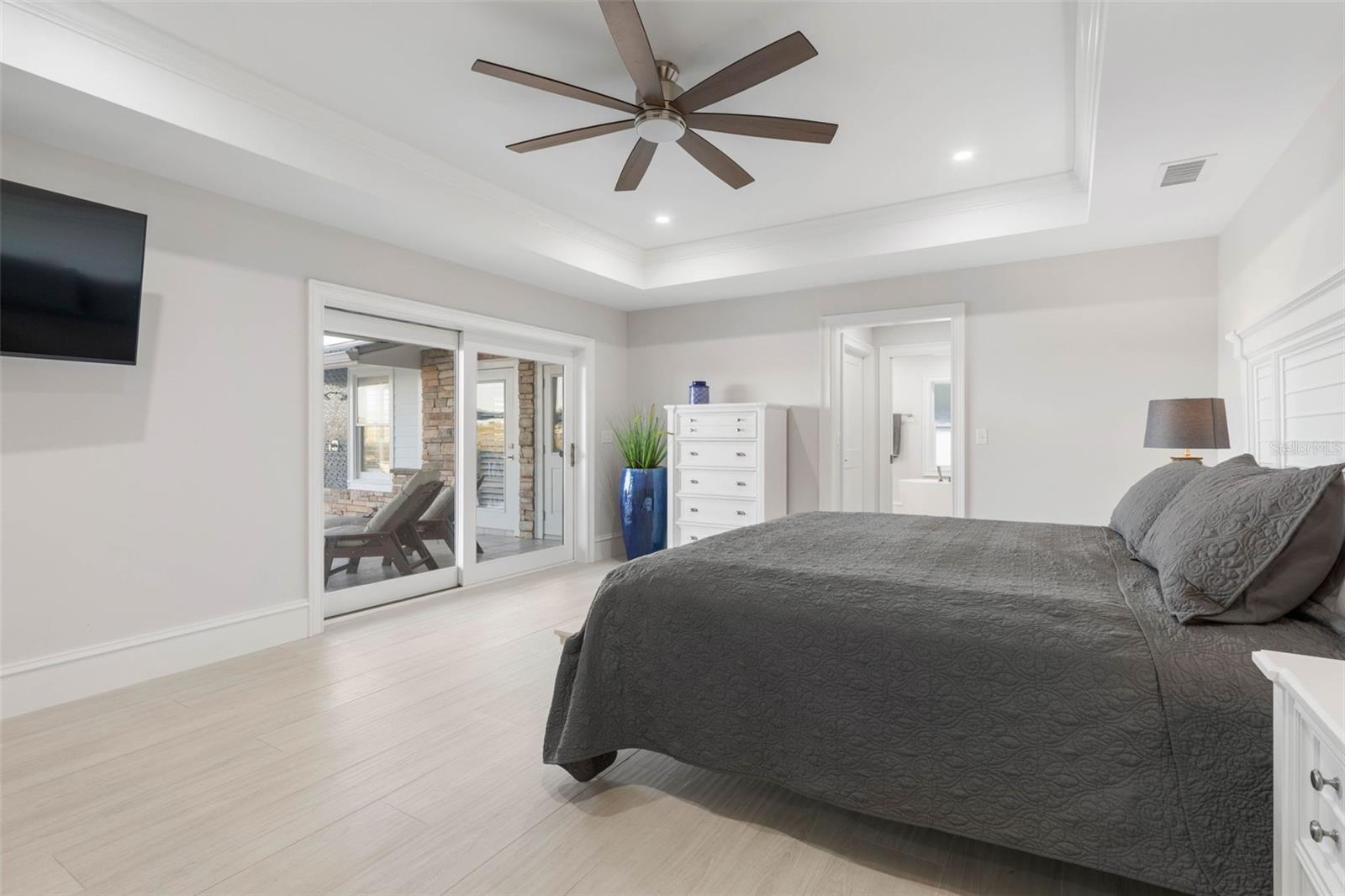 Image 57 of 99 For 1640 Lambert Avenue