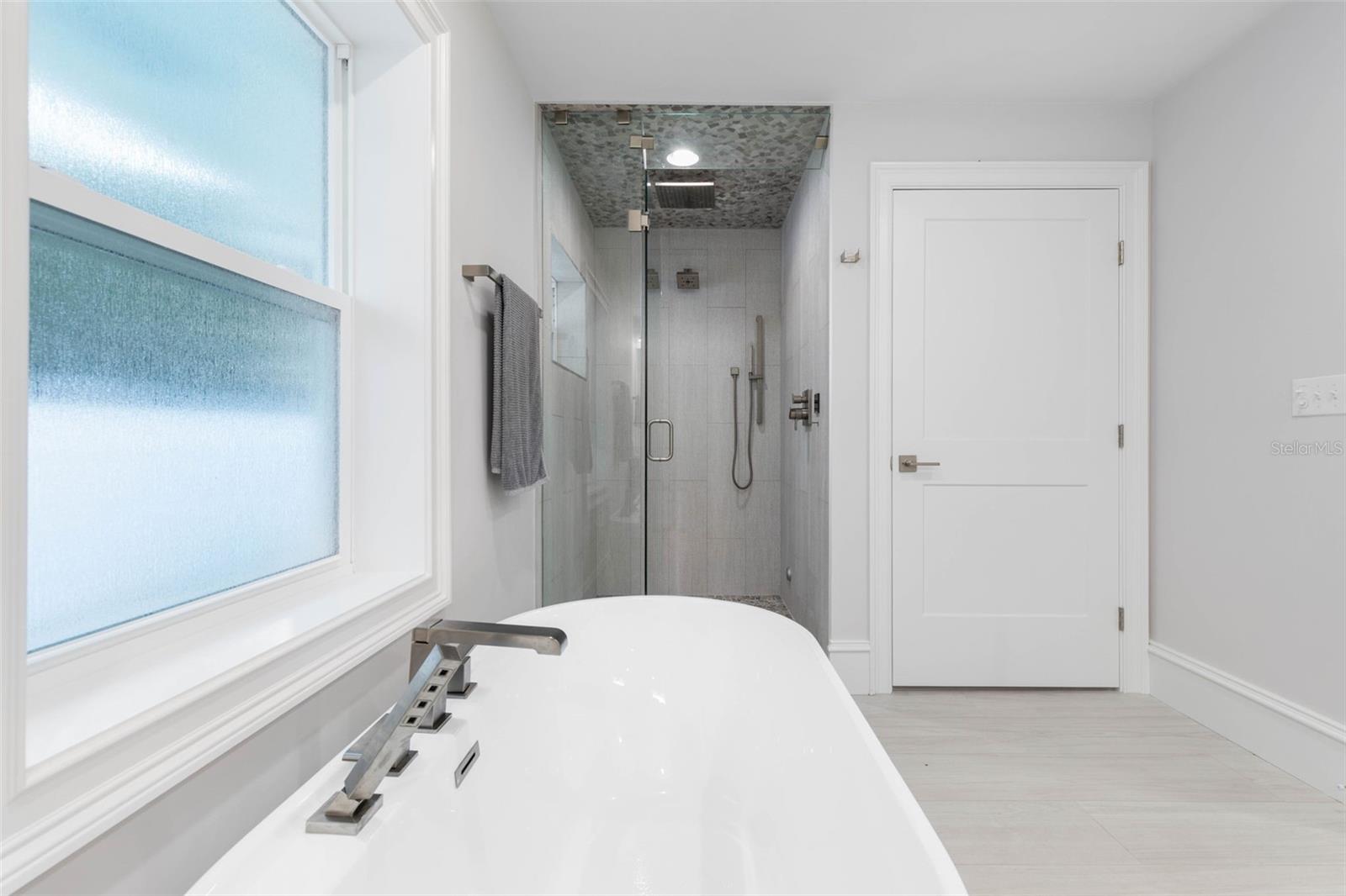 Image 61 of 99 For 1640 Lambert Avenue