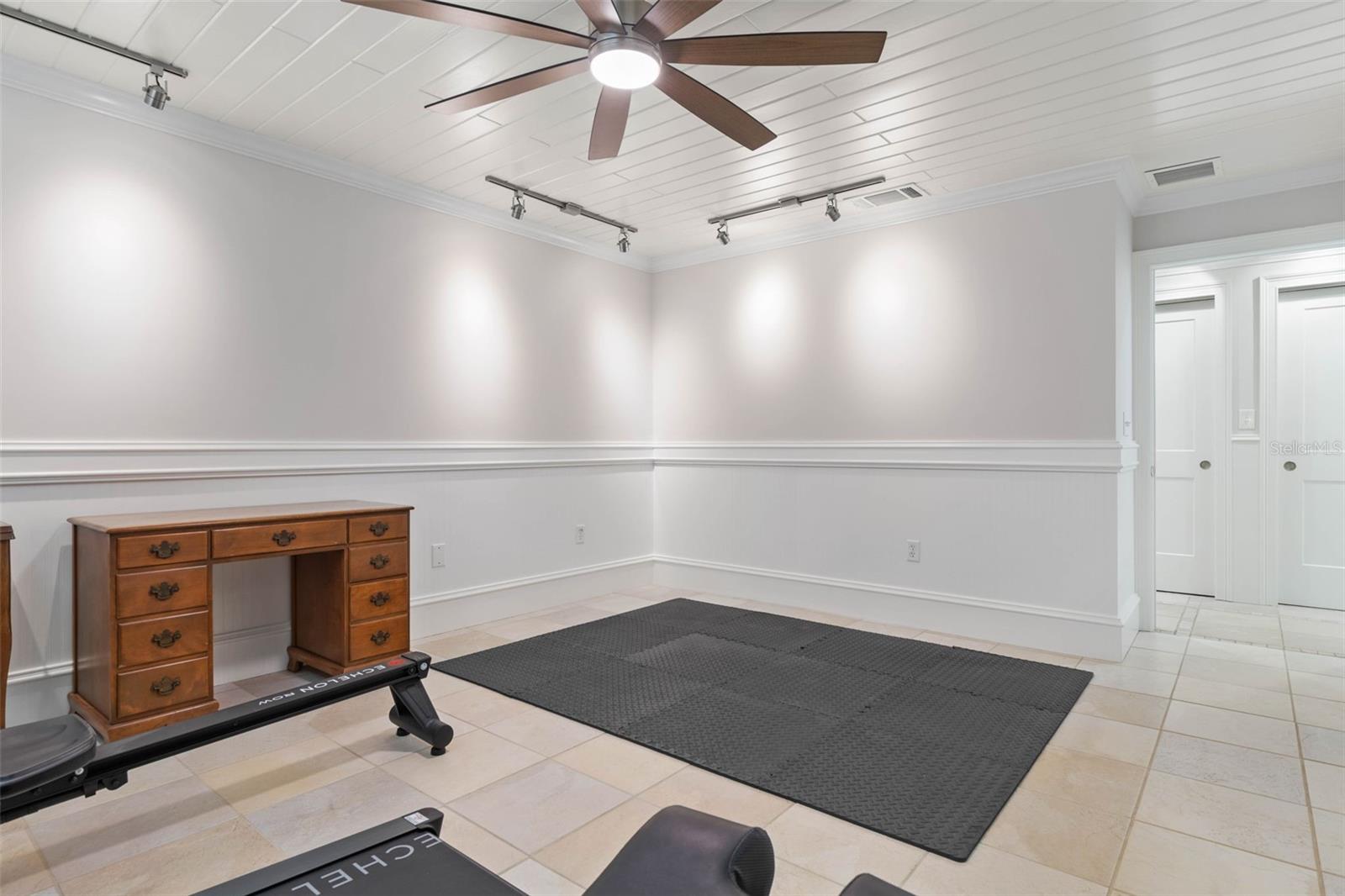 Image 64 of 99 For 1640 Lambert Avenue