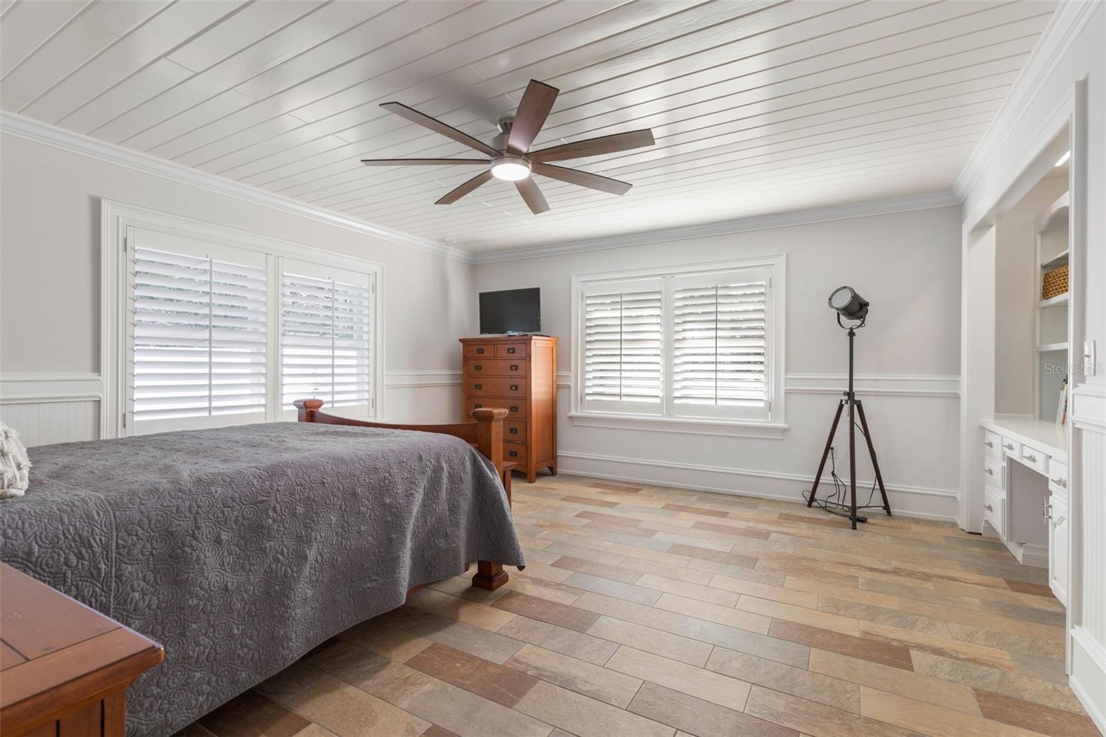 Image 68 of 99 For 1640 Lambert Avenue