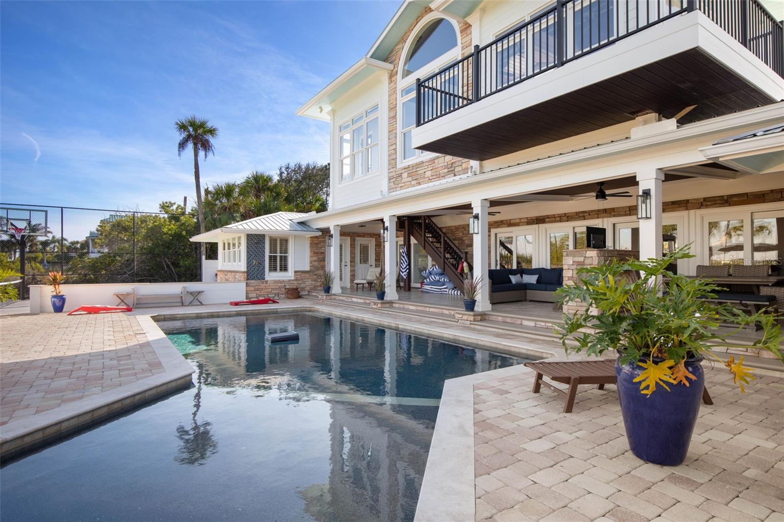 Image 7 of 99 For 1640 Lambert Avenue