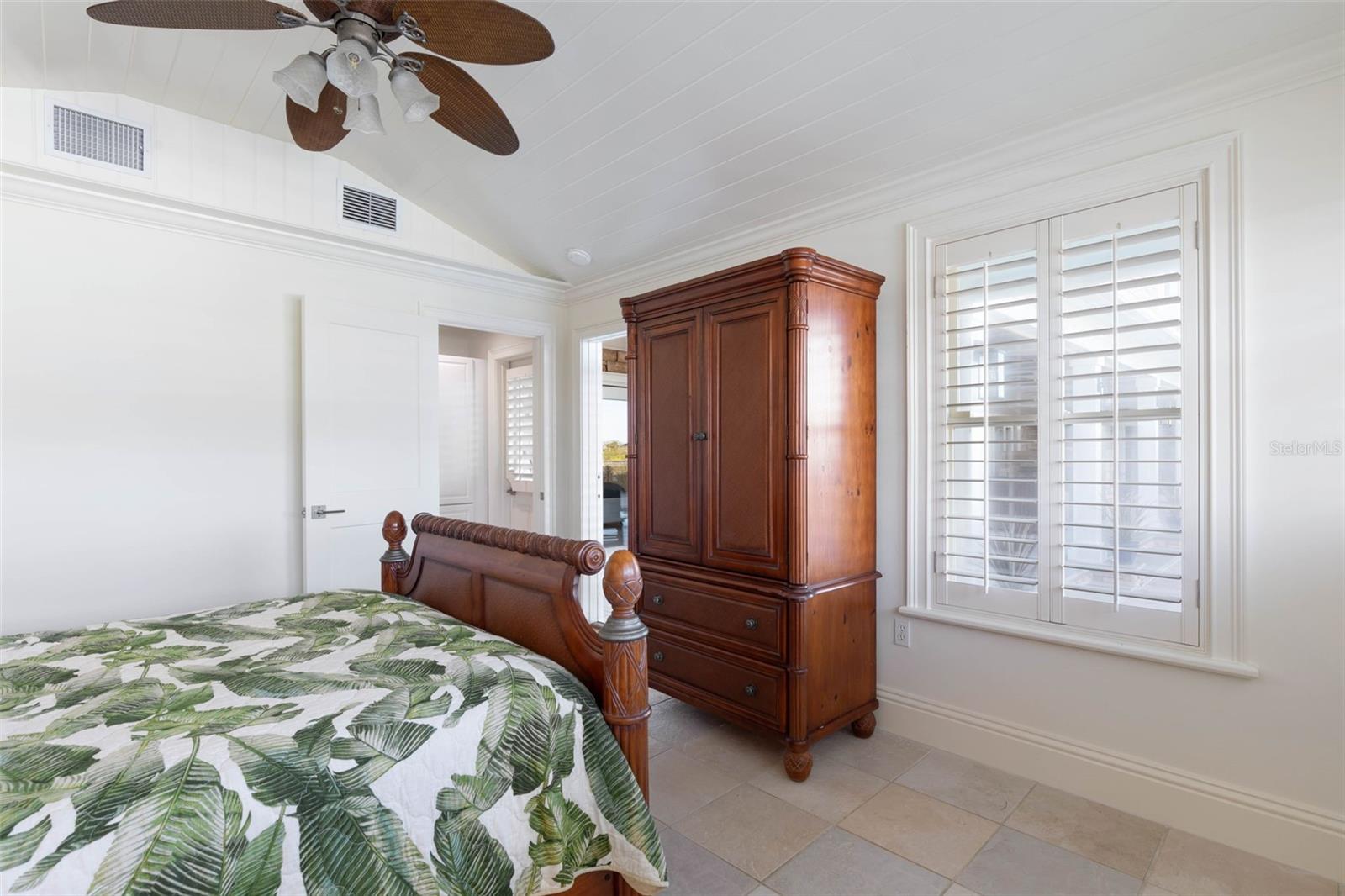 Image 72 of 99 For 1640 Lambert Avenue