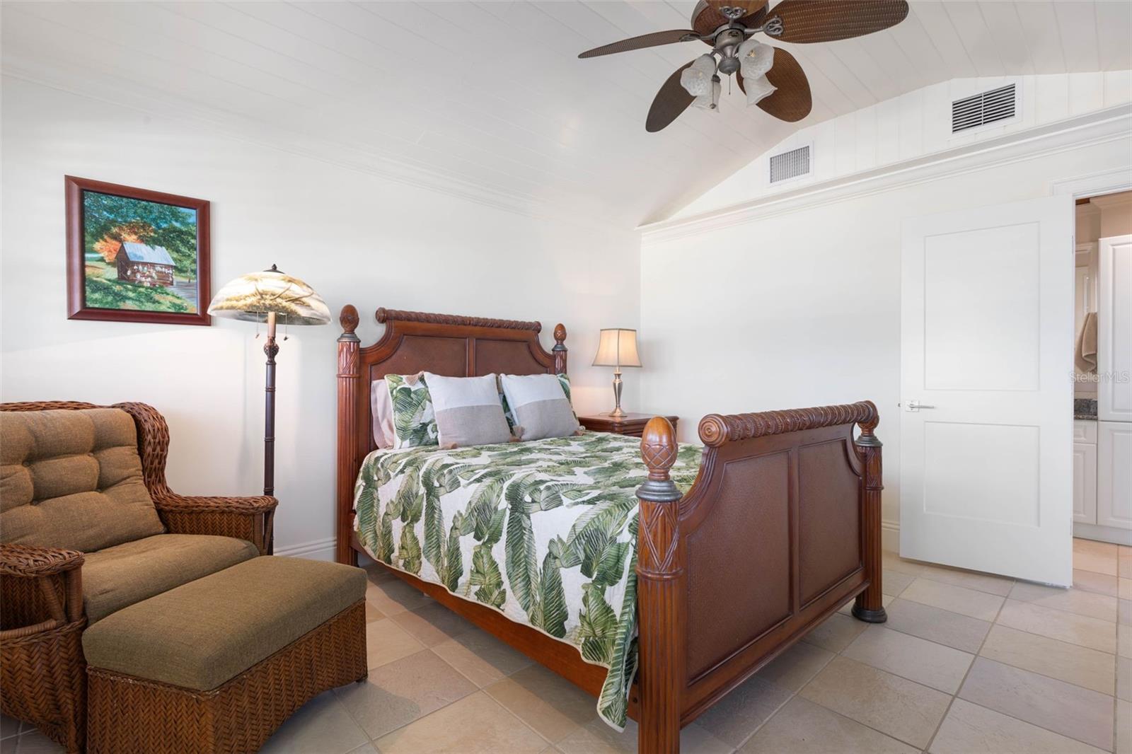 Image 73 of 99 For 1640 Lambert Avenue