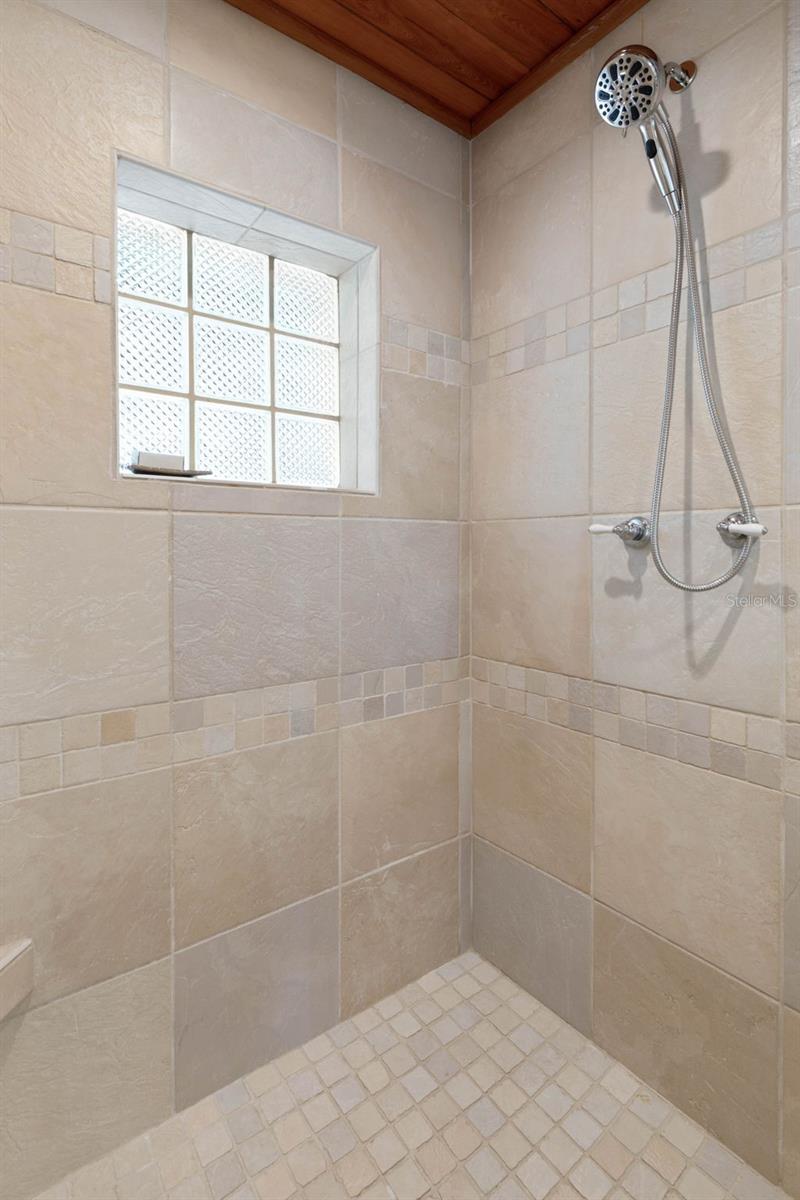 Image 75 of 99 For 1640 Lambert Avenue