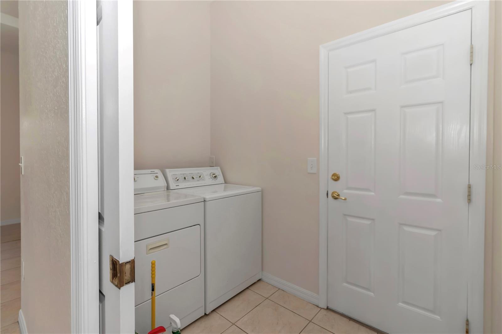 Image 21 of 41 For 11741 72nd Circle