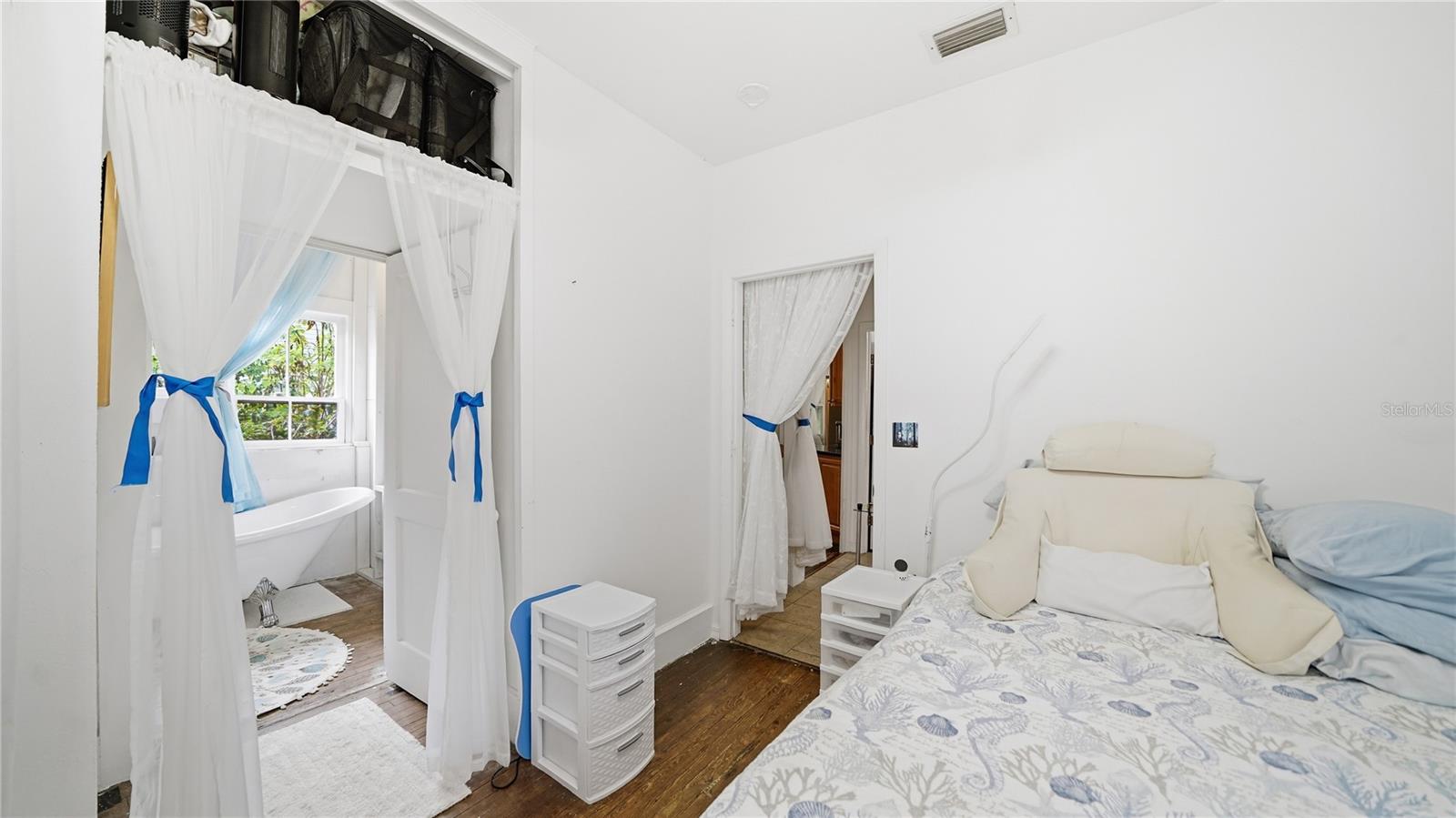 Image 17 of 48 For 15 Davis Street