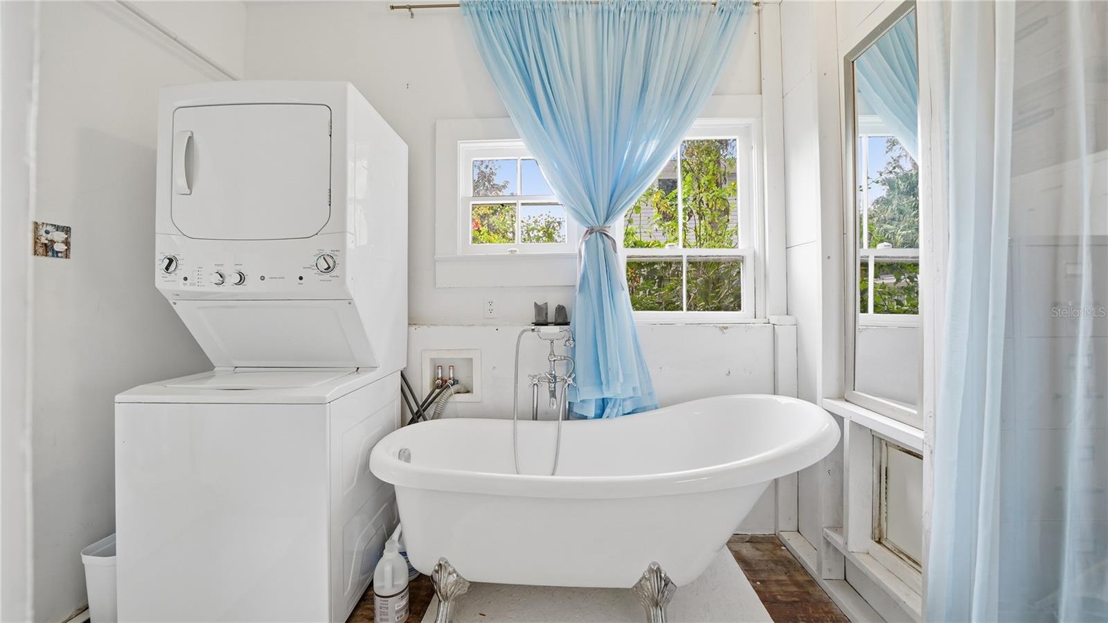 Image 19 of 48 For 15 Davis Street