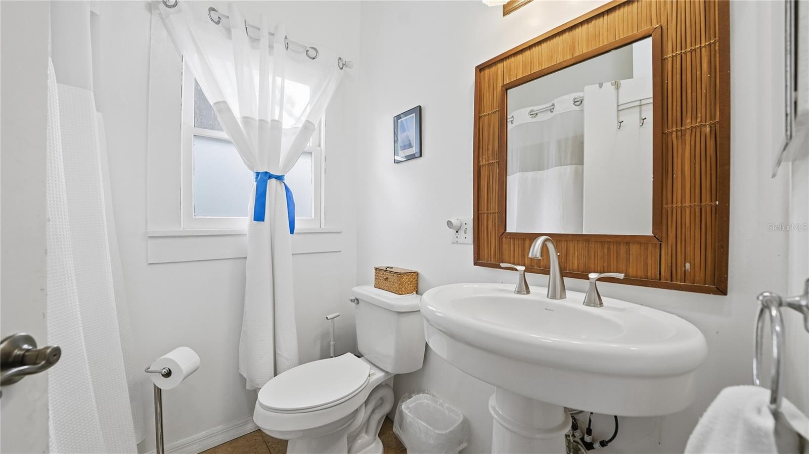 Image 23 of 48 For 15 Davis Street