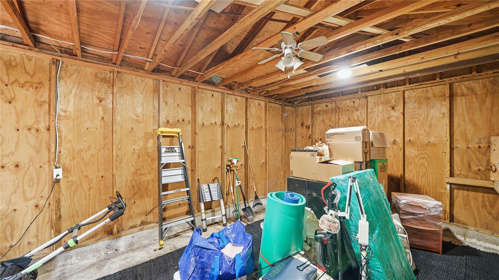 Image 36 of 48 For 15 Davis Street