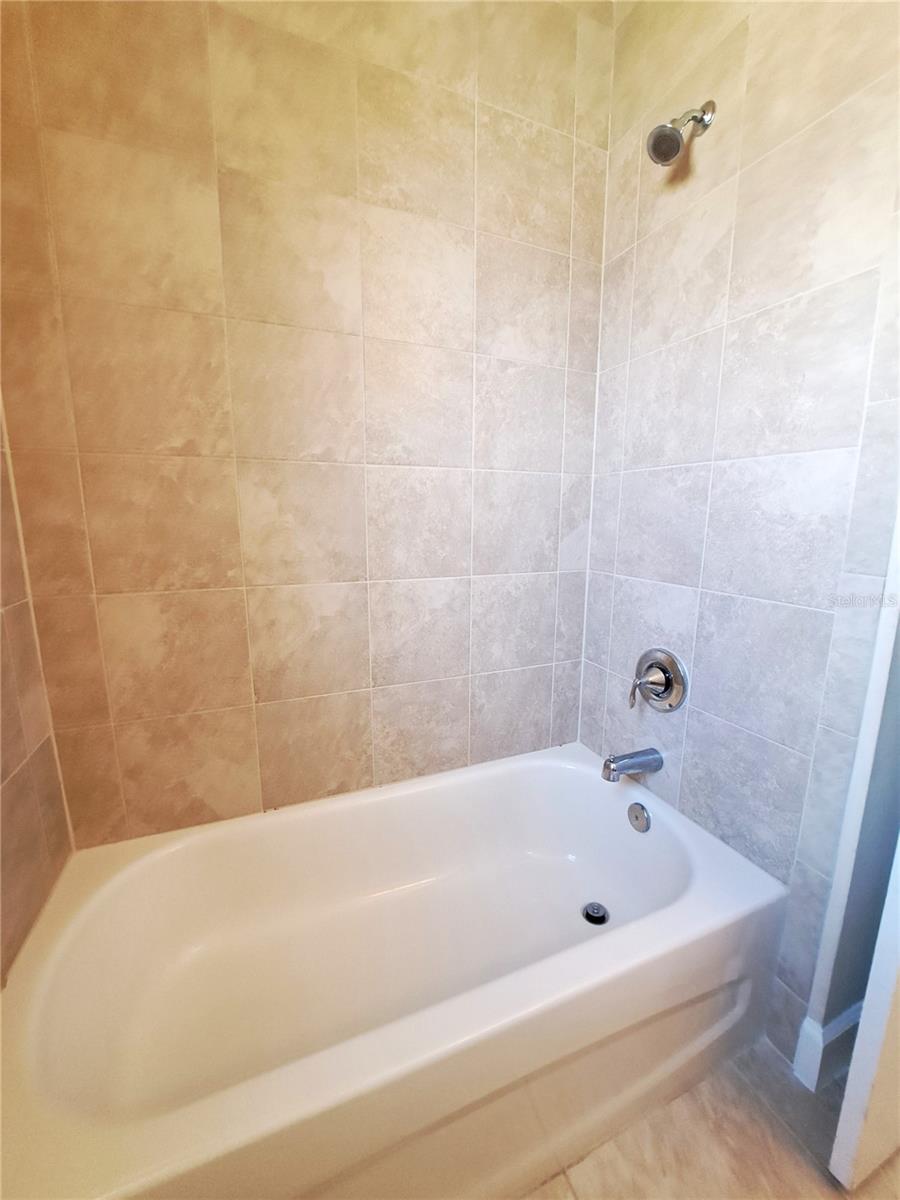 Image 15 of 32 For 6 Parkview Circle