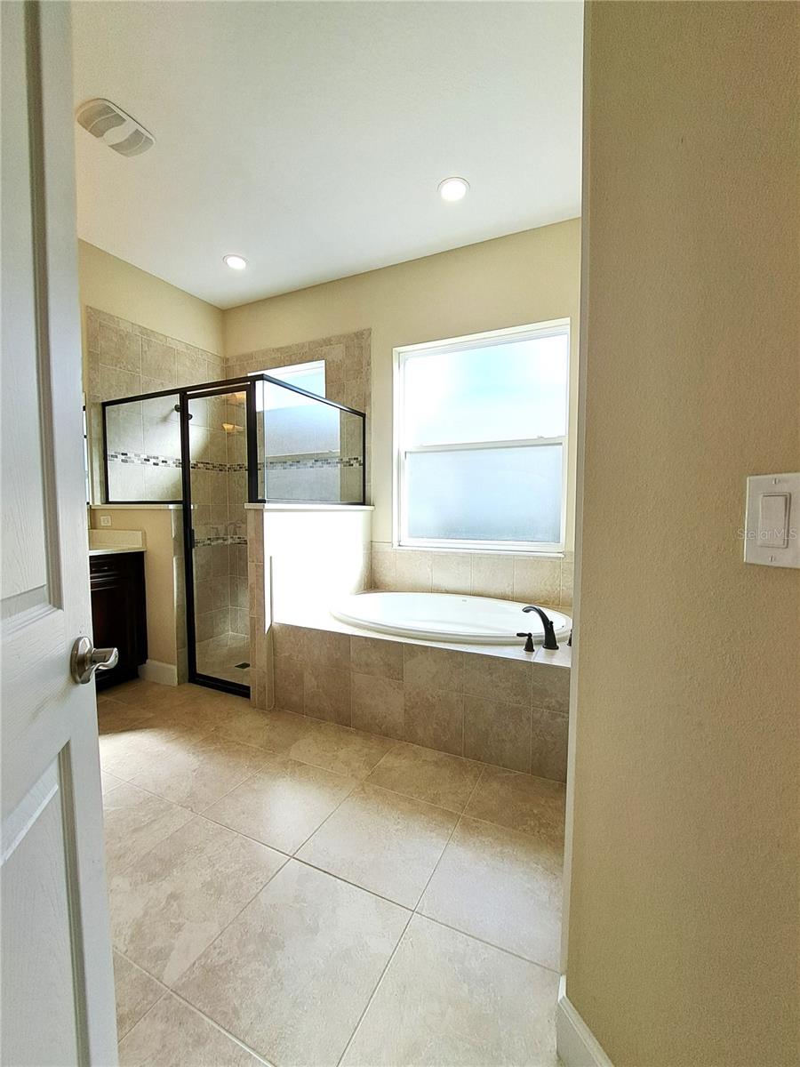 Image 23 of 32 For 6 Parkview Circle