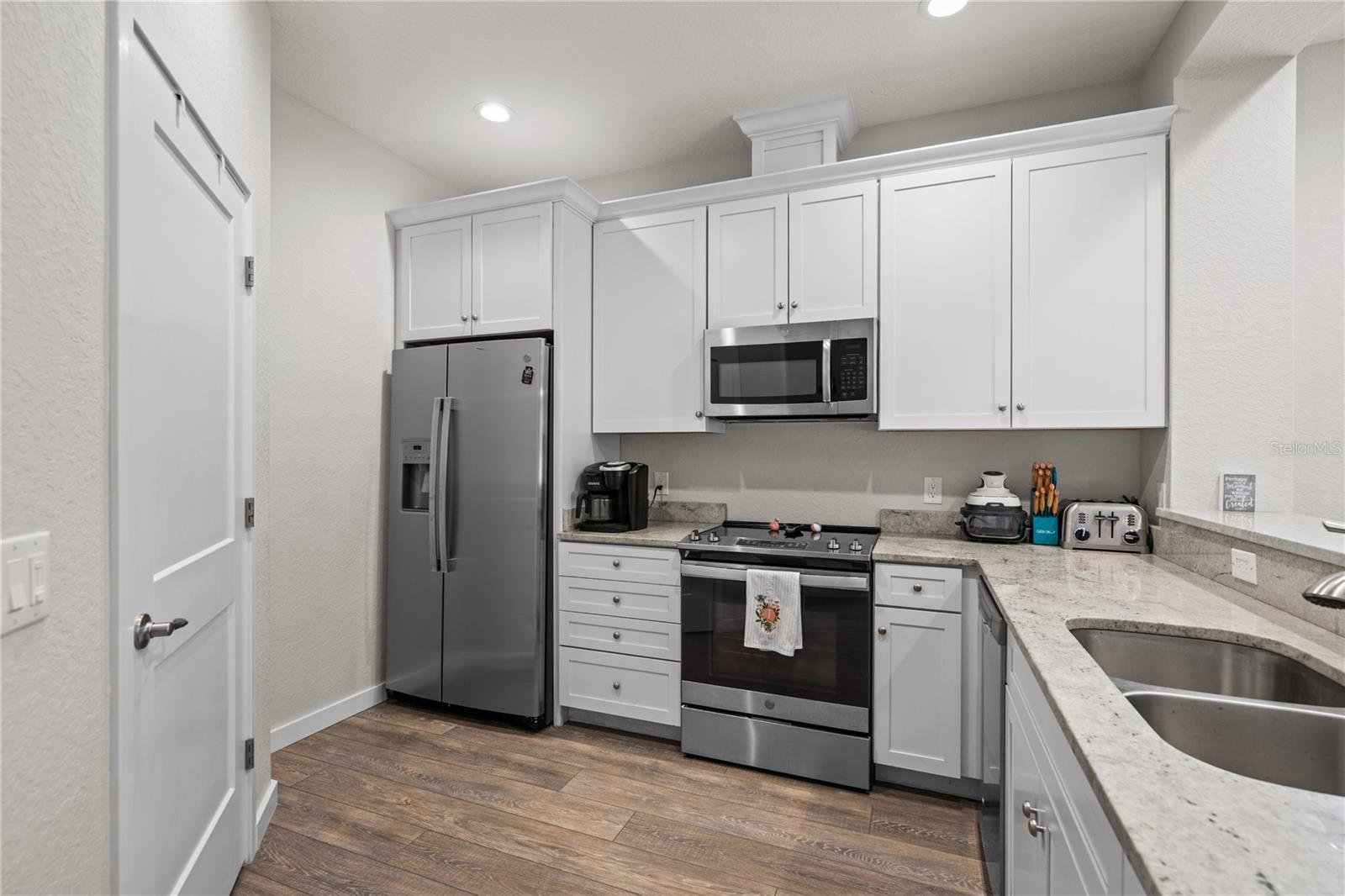 Image 11 of 45 For 146 Via Madrid Drive