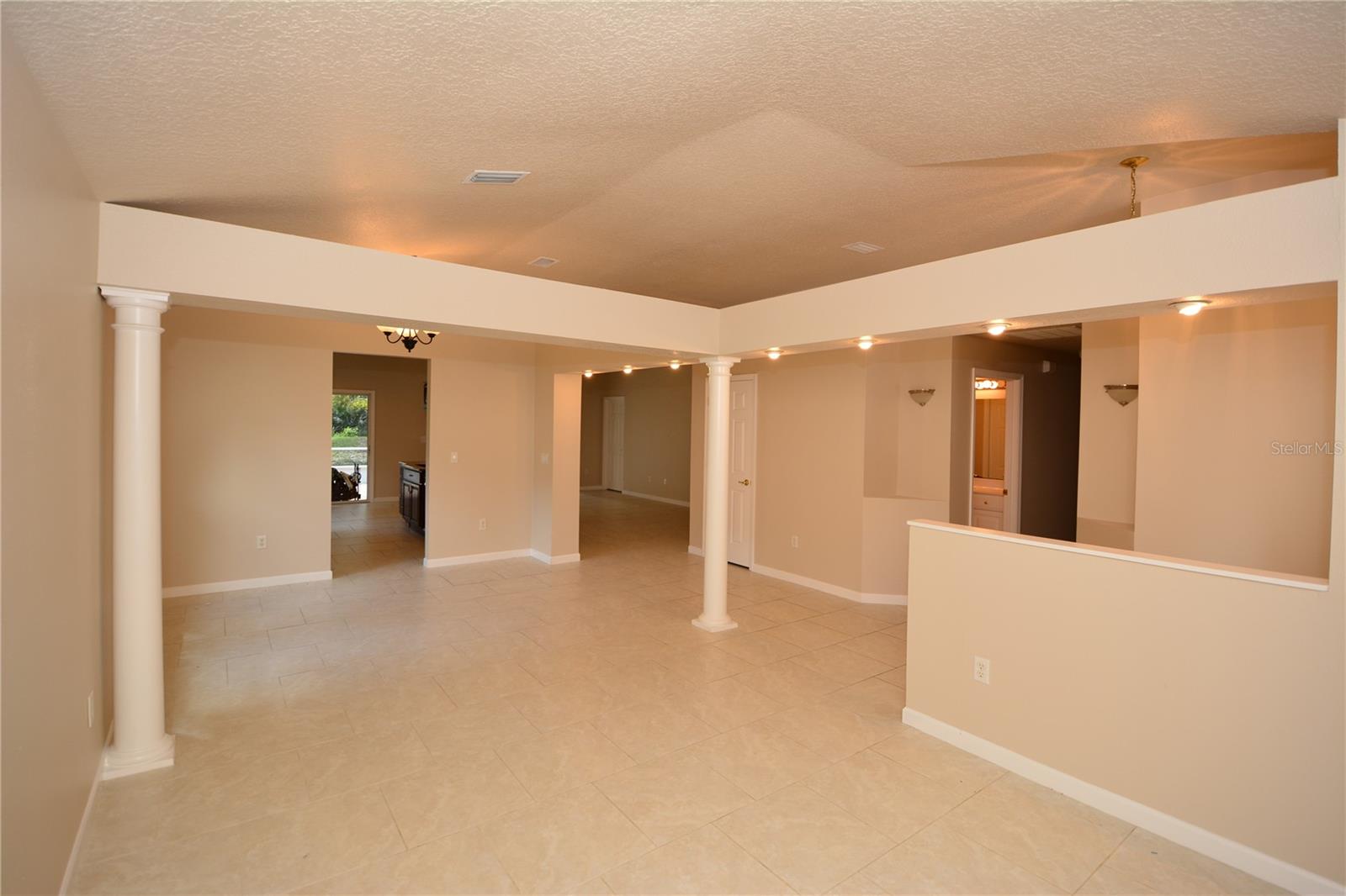 Image 10 of 51 For 56 Shinnecock Drive