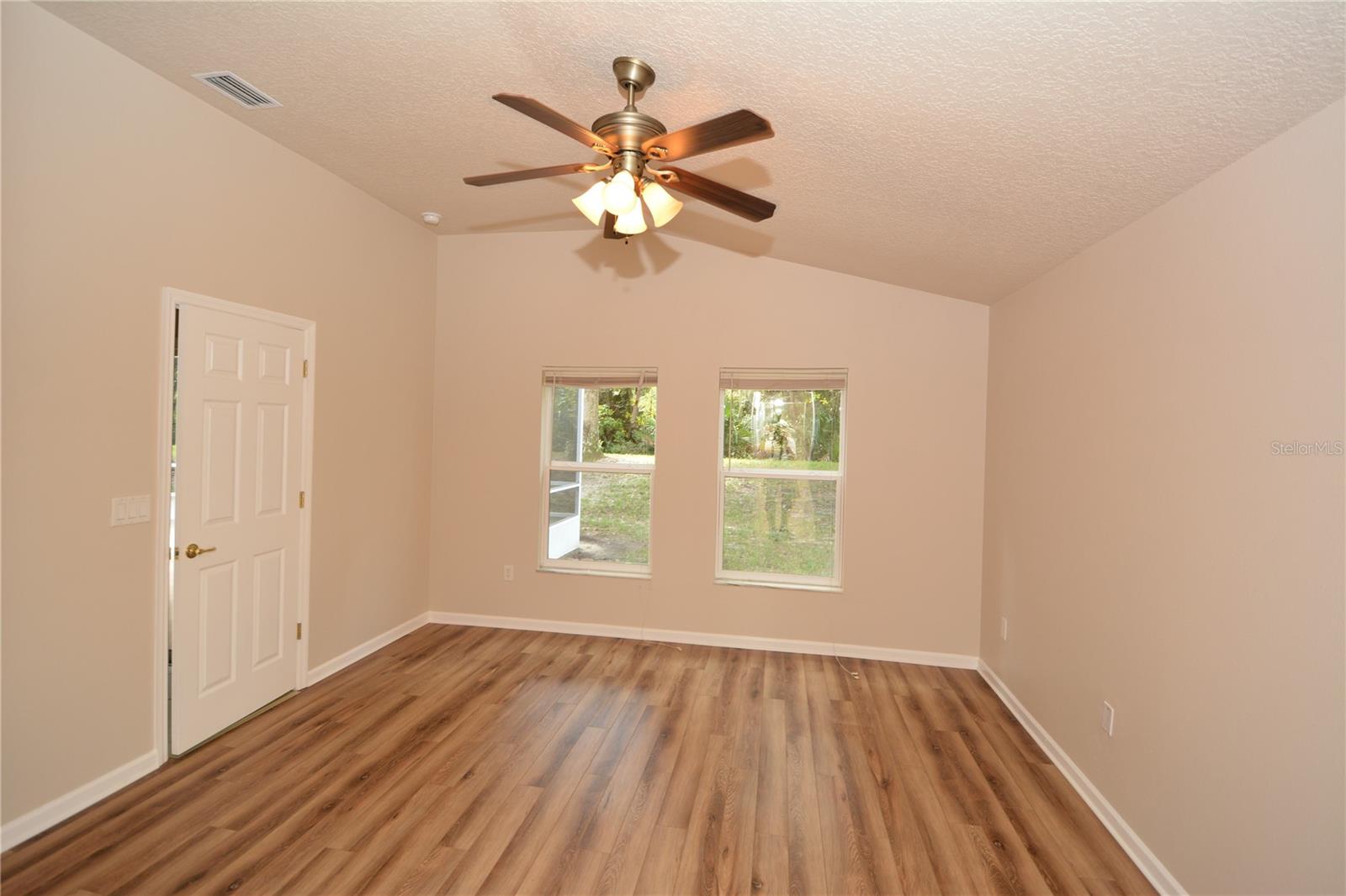 Image 28 of 51 For 56 Shinnecock Drive