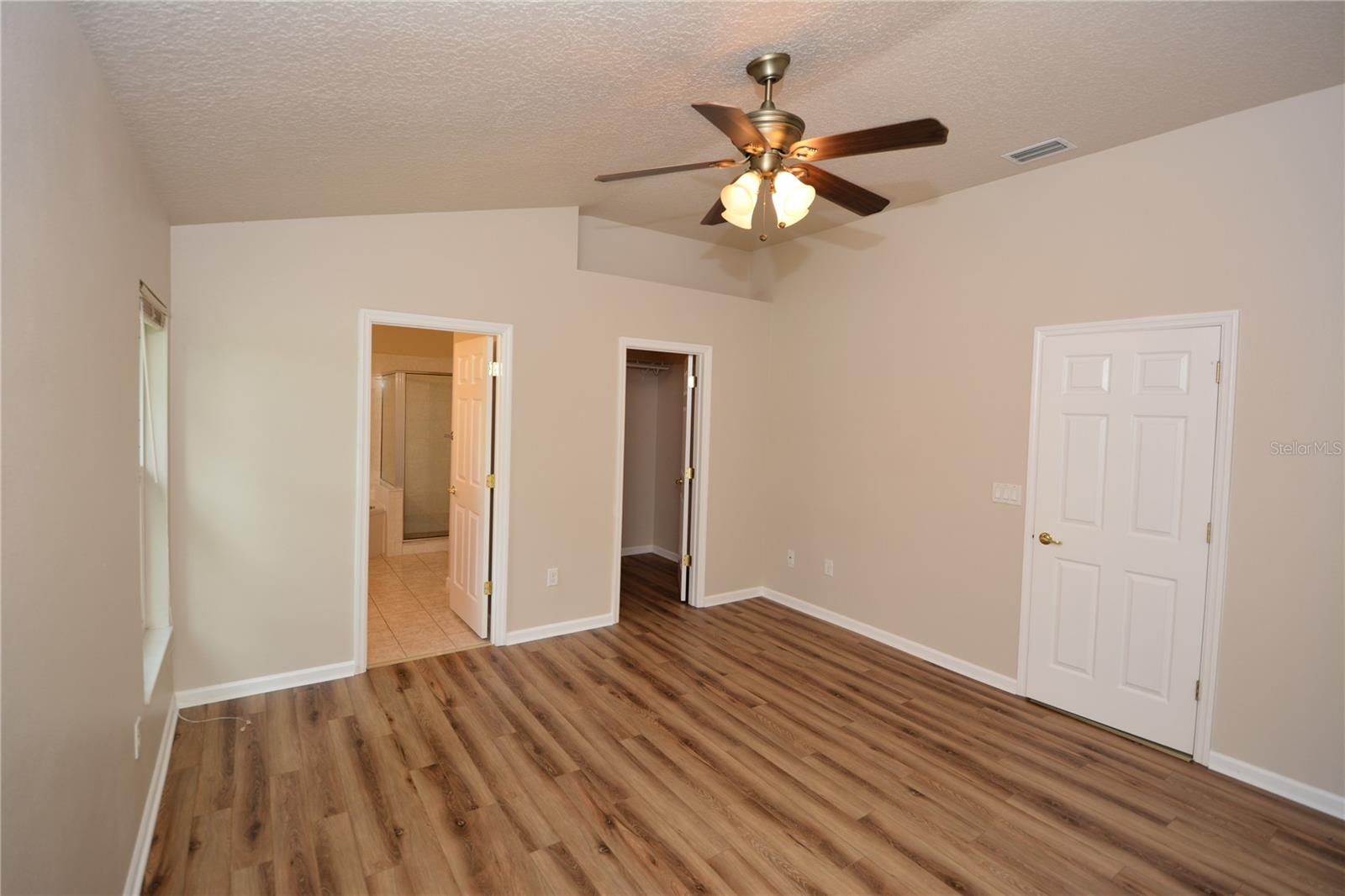 Image 29 of 51 For 56 Shinnecock Drive