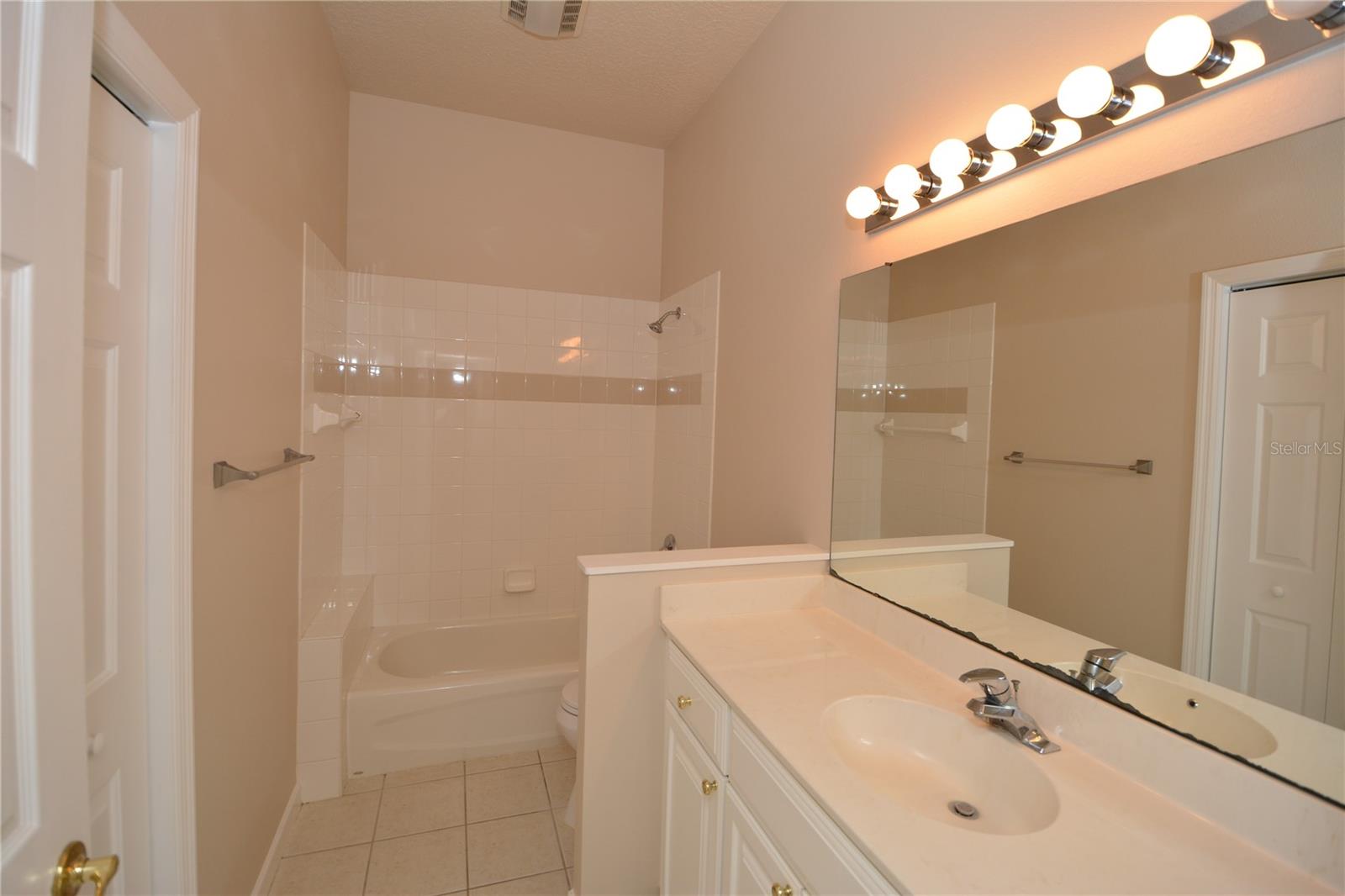 Image 33 of 51 For 56 Shinnecock Drive