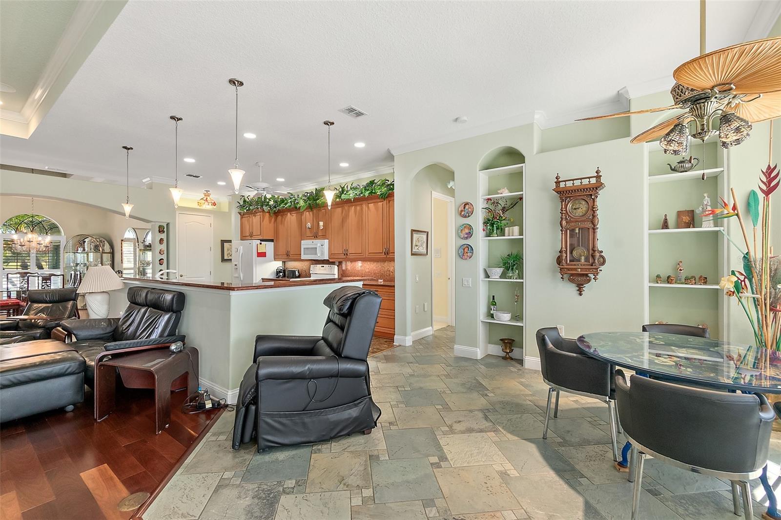 Image 10 of 83 For 75 Longview Way N