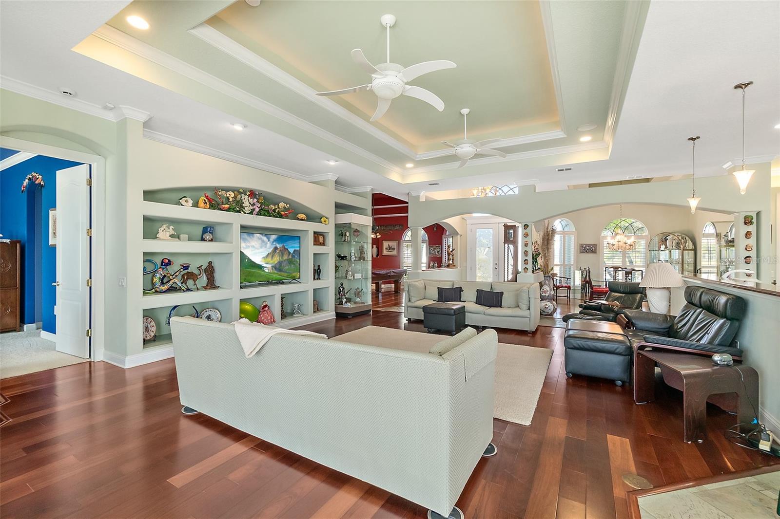 Image 11 of 83 For 75 Longview Way N