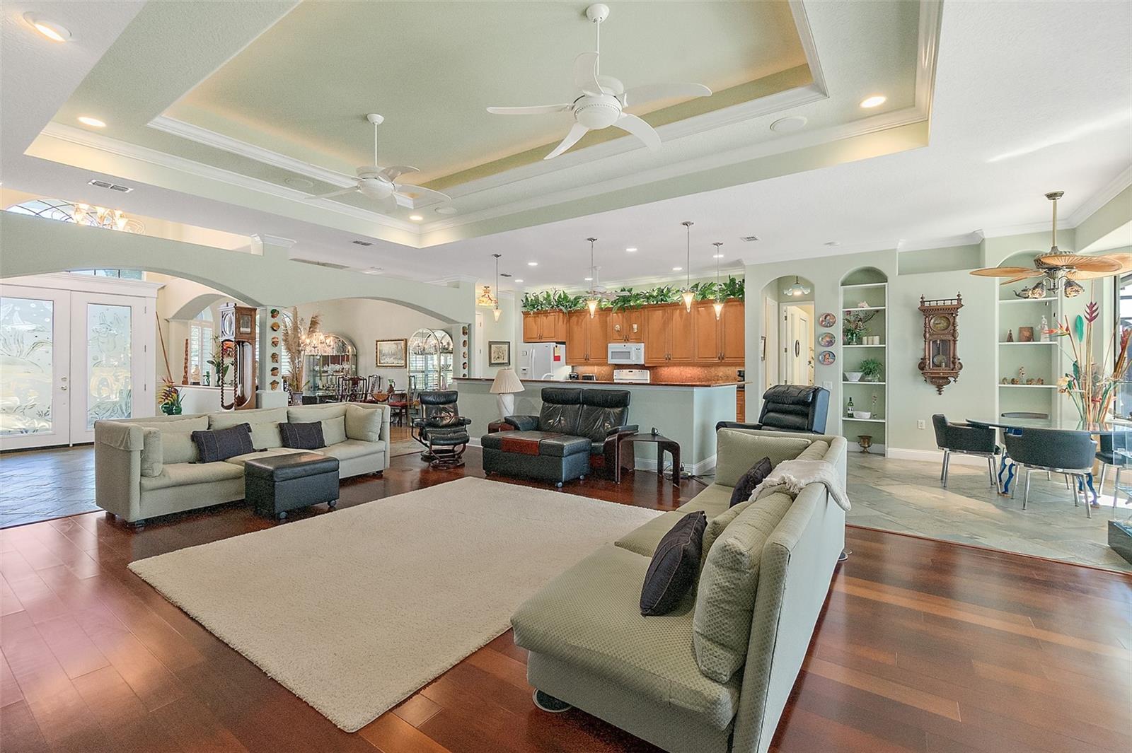 Image 12 of 83 For 75 Longview Way N