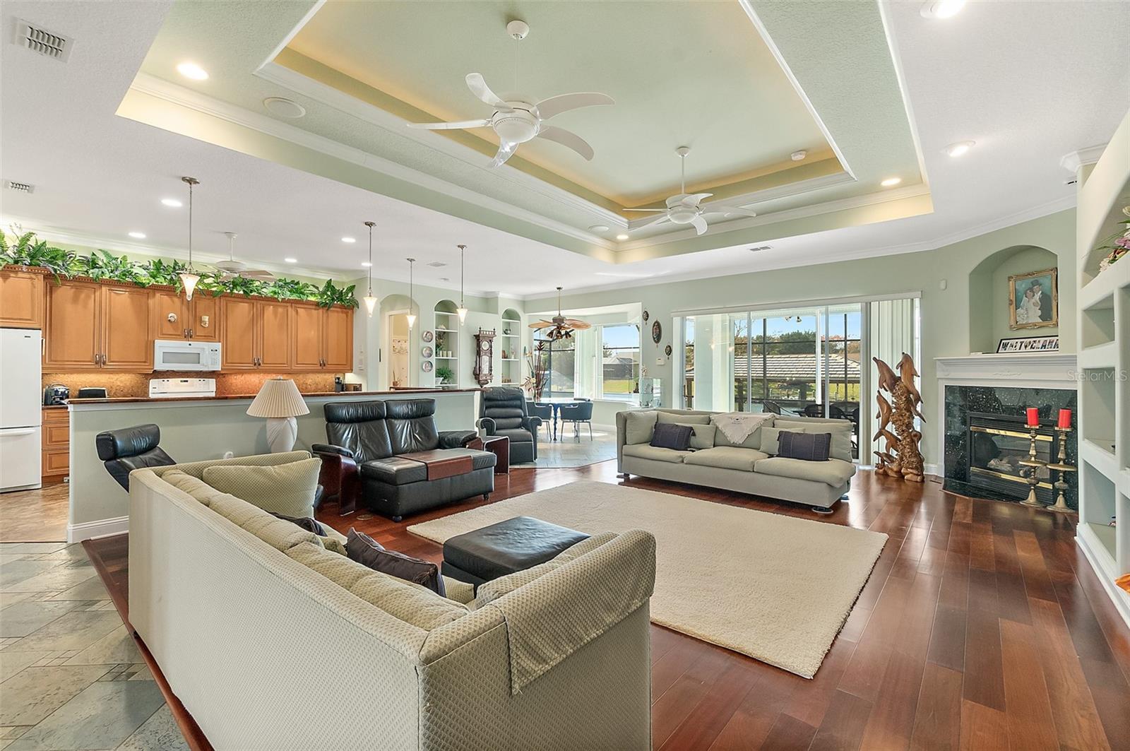 Image 14 of 83 For 75 Longview Way N