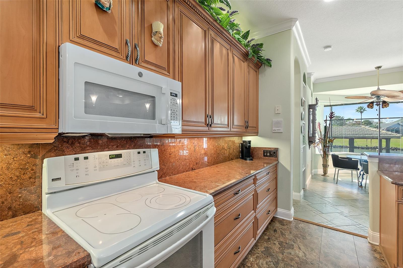 Image 19 of 83 For 75 Longview Way N