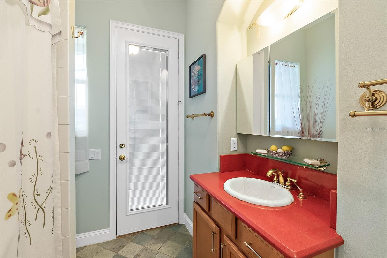 Image 23 of 83 For 75 Longview Way N