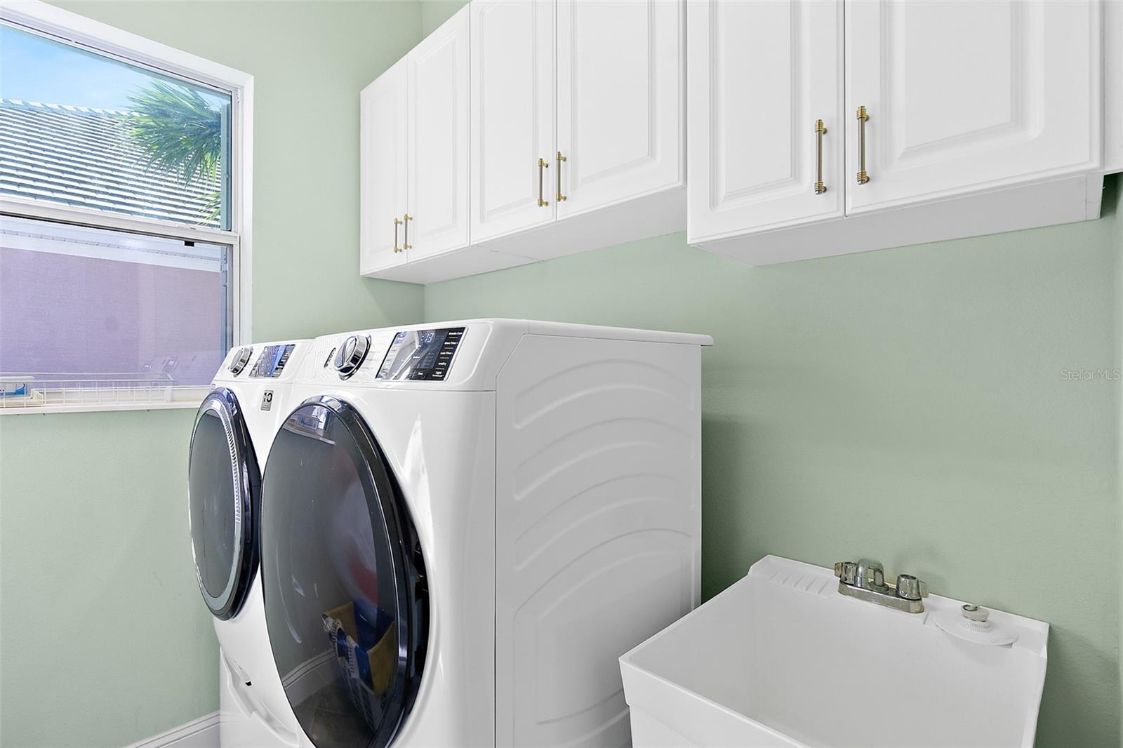 Image 37 of 83 For 75 Longview Way N