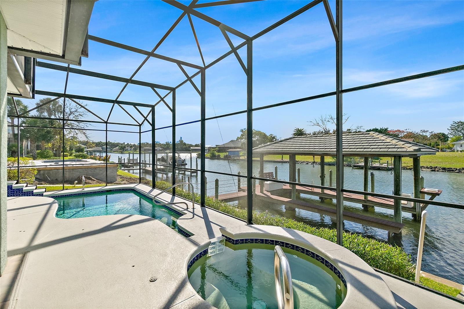 Image 43 of 83 For 75 Longview Way N