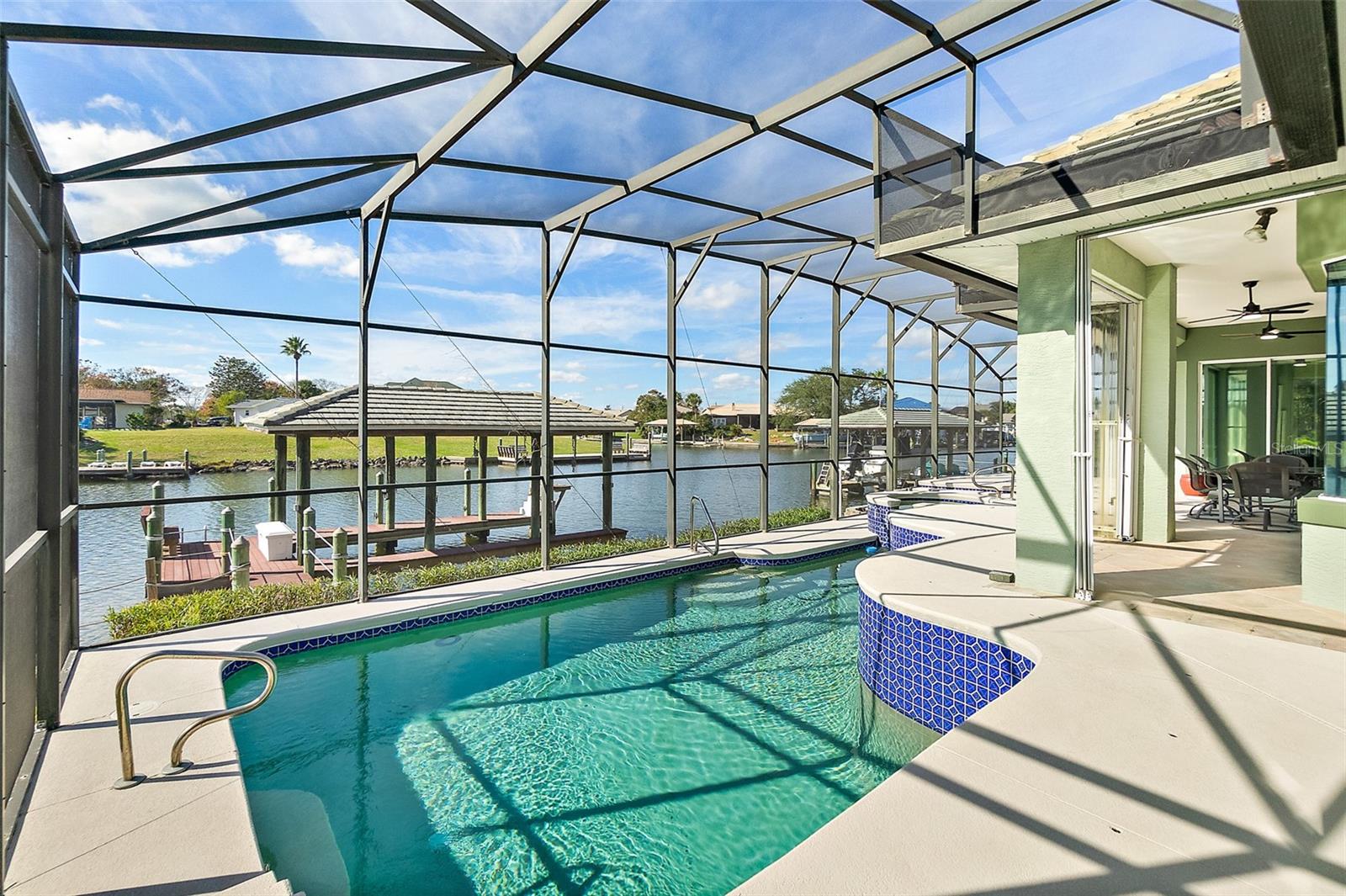 Image 44 of 83 For 75 Longview Way N