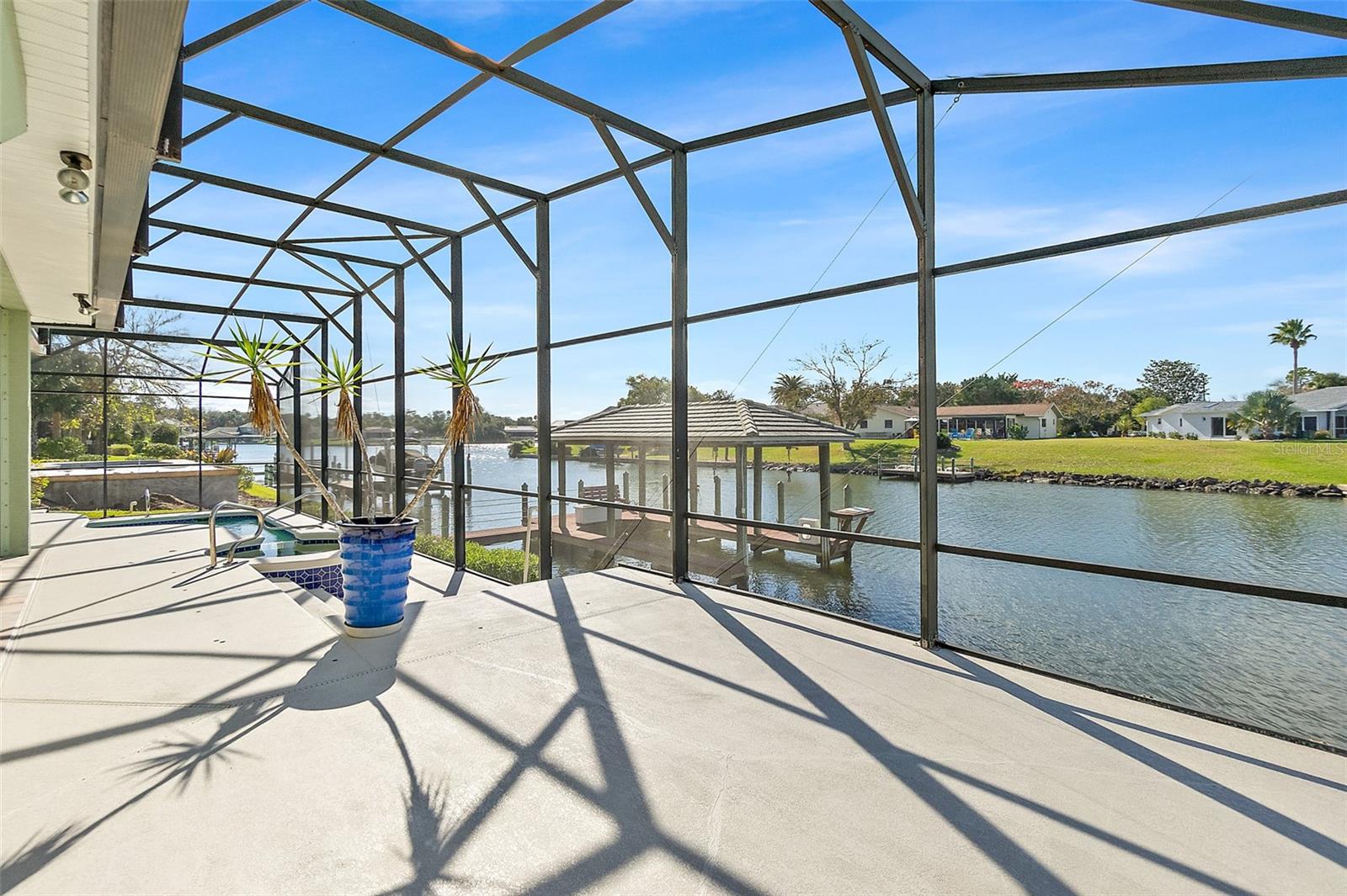 Image 47 of 83 For 75 Longview Way N