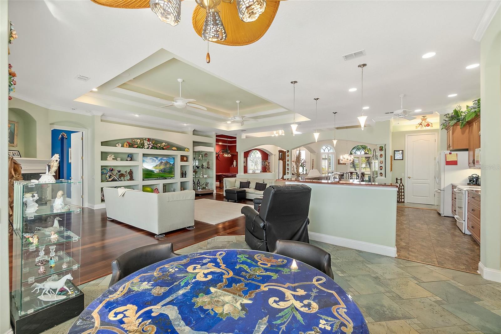 Image 9 of 83 For 75 Longview Way N