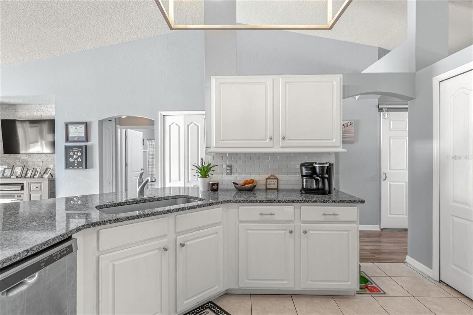 Image 8 of 47 For 8 Lamar Lane