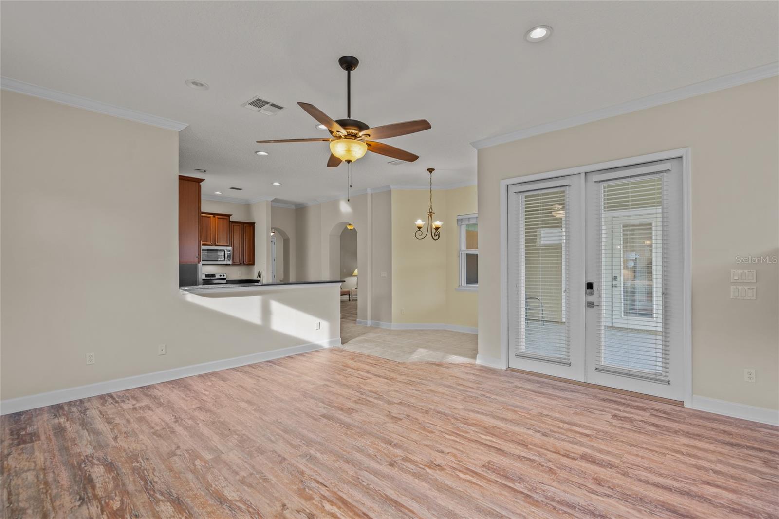 Image 24 of 49 For 709 Toria Lane