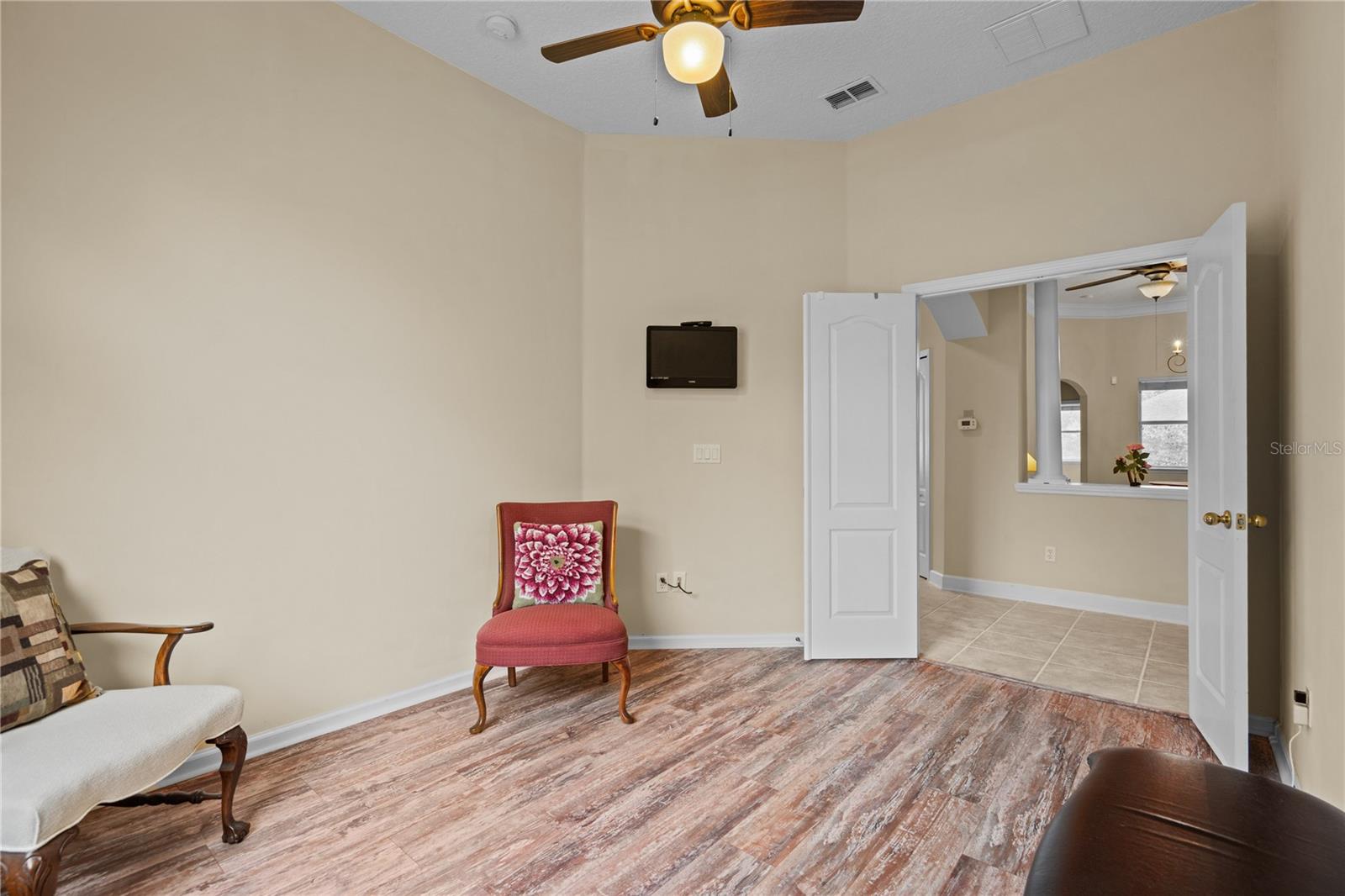 Image 8 of 49 For 709 Toria Lane