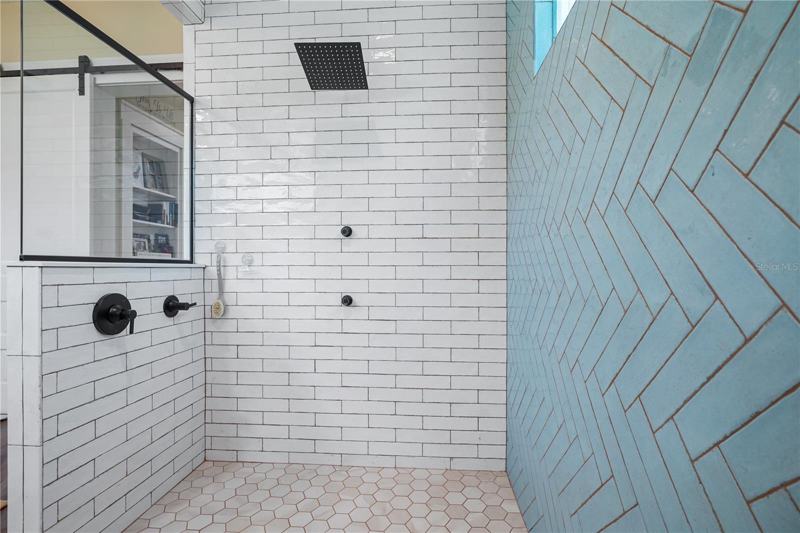 Image 18 of 62 For 4 Oakview Court