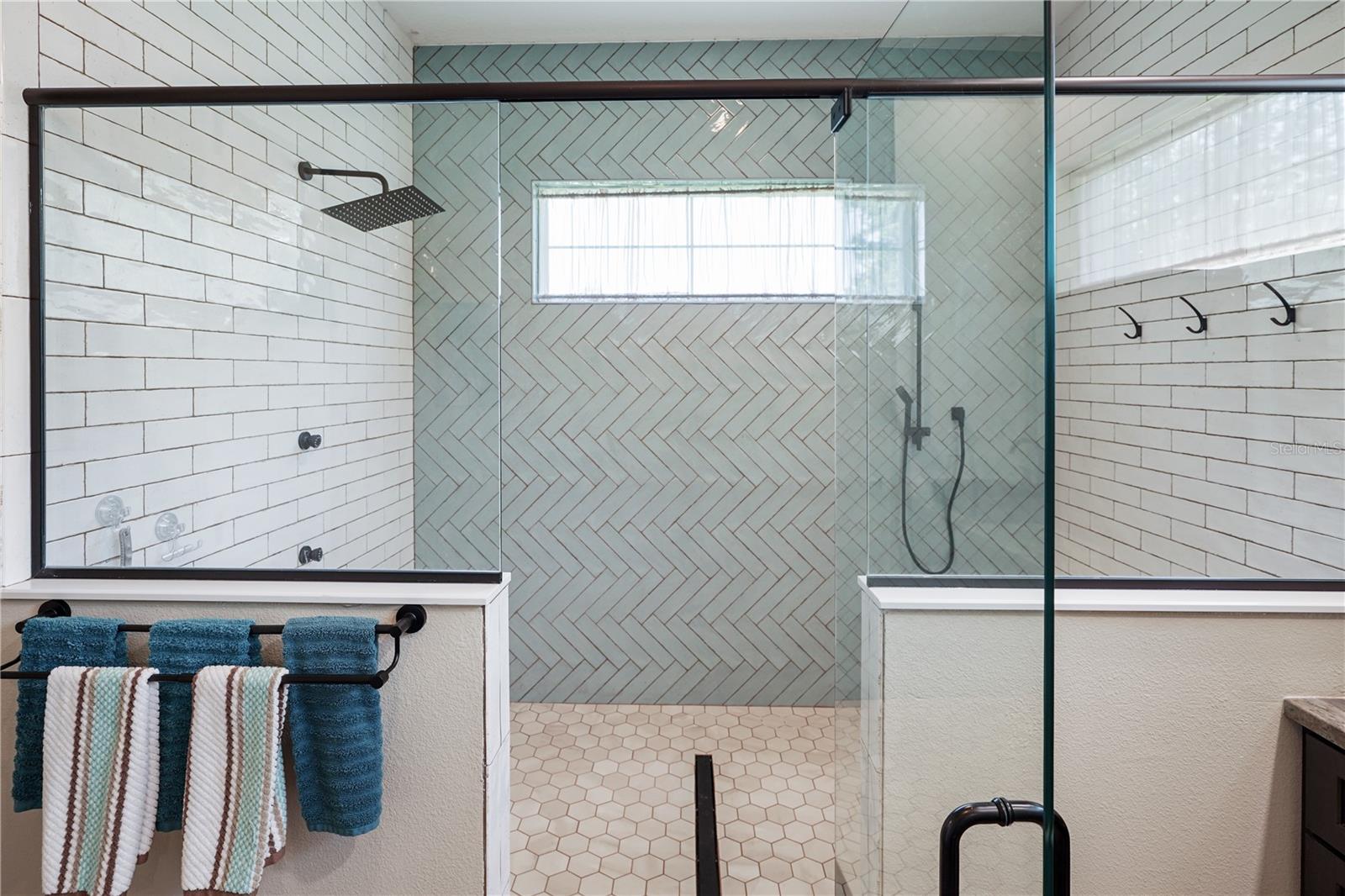 Image 19 of 62 For 4 Oakview Court